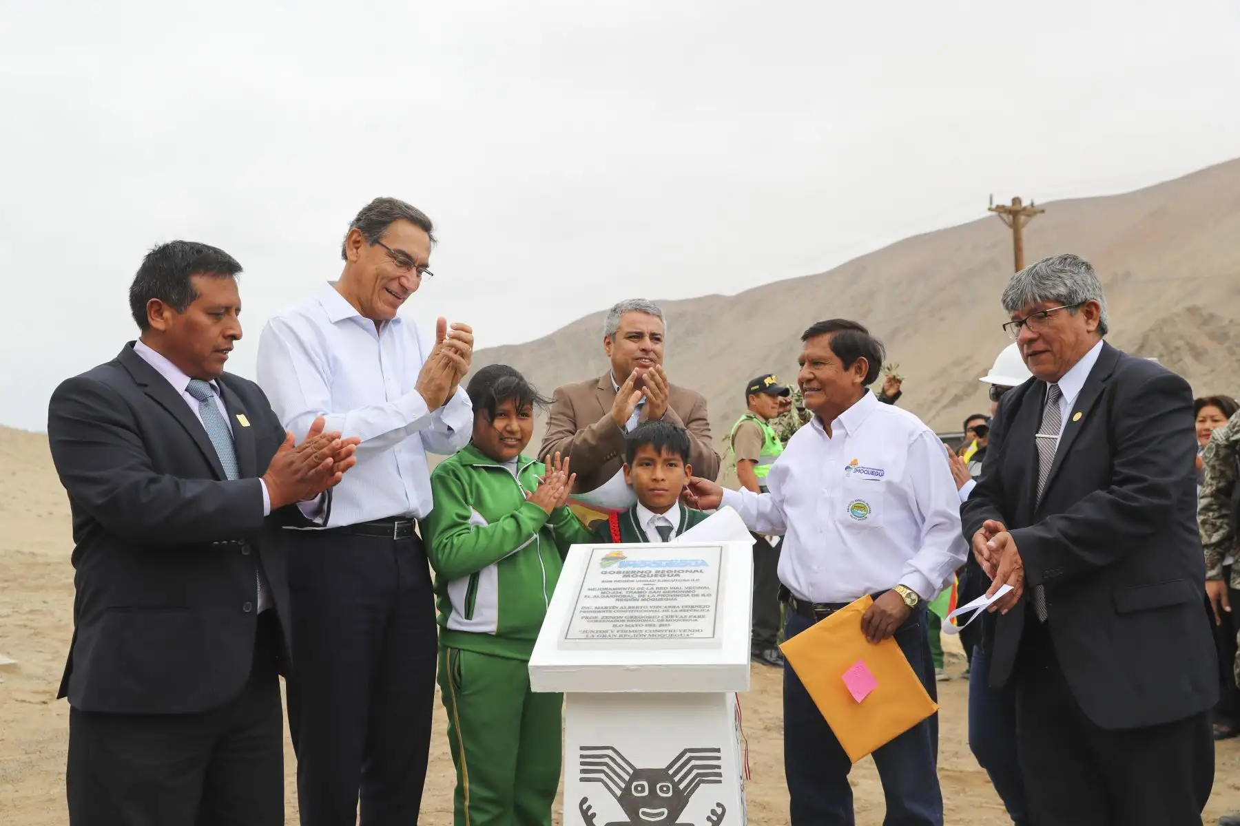 Jefe de Estado Martin Vizcarra entrega obras de mejoramiento de la carretera San Gerónimo – El Algarrobal, en la provincia de Ilo de la región Moquegua. Foto: ANDINA/Prensa Presidencia