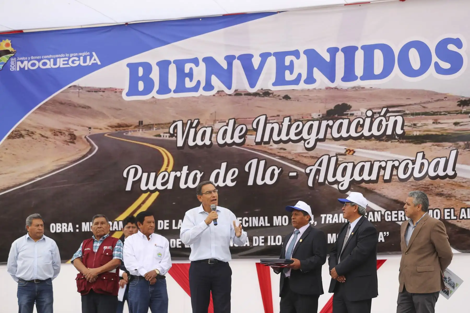 Jefe de Estado Martin Vizcarra entrega obras de mejoramiento de la carretera San Gerónimo – El Algarrobal, en la provincia de Ilo de la región Moquegua. Foto: ANDINA/Prensa Presidencia