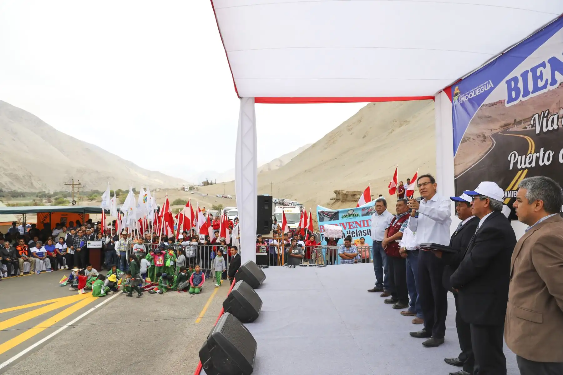 Jefe de Estado Martin Vizcarra entrega obras de mejoramiento de la carretera San Gerónimo – El Algarrobal, en la provincia de Ilo de la región Moquegua. Foto: ANDINA/Prensa Presidencia