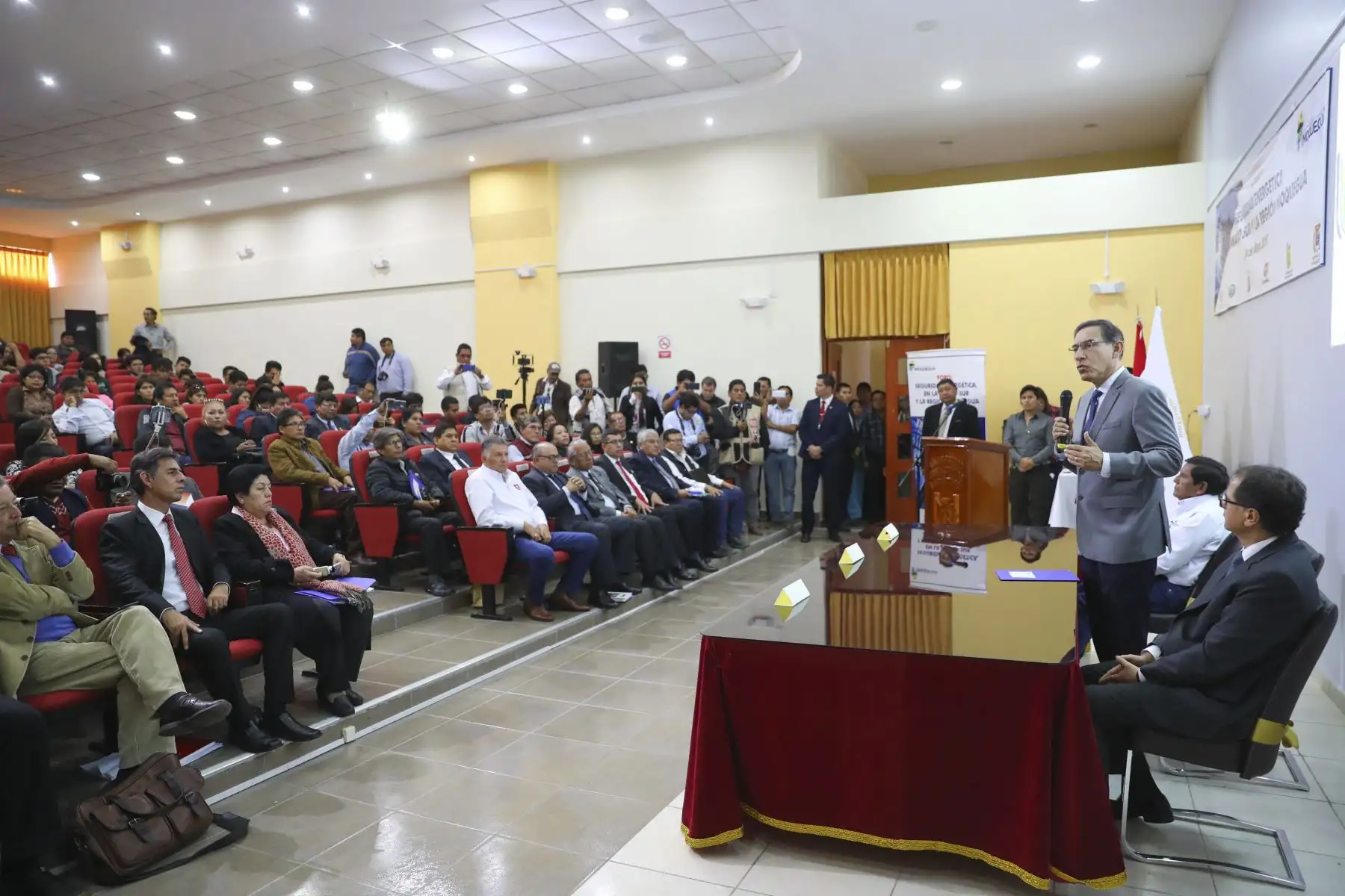 Mandatario clausura foro de Seguridad Energética de la Macro Sur y Moquegua: Desarrollo económico y crecimiento inclusivo, en la Universidad José Carlos Mariátegui de Ilo. Foto:ANDINA/Prensa Presidencia