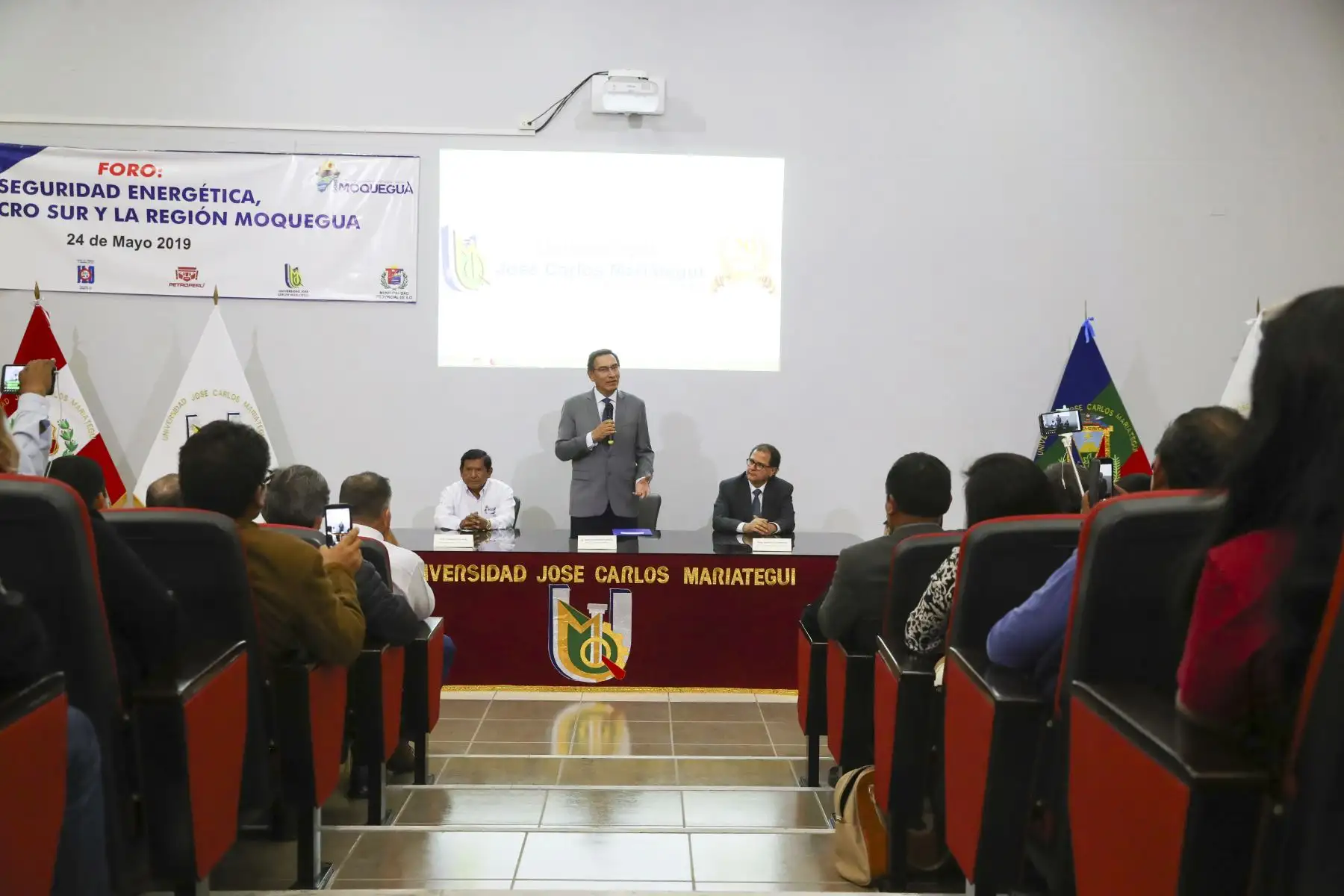 Mandatario clausura foro de Seguridad Energética de la Macro Sur y Moquegua: Desarrollo económico y crecimiento inclusivo, en la Universidad José Carlos Mariátegui de Ilo. Foto:ANDINA/Prensa Presidencia