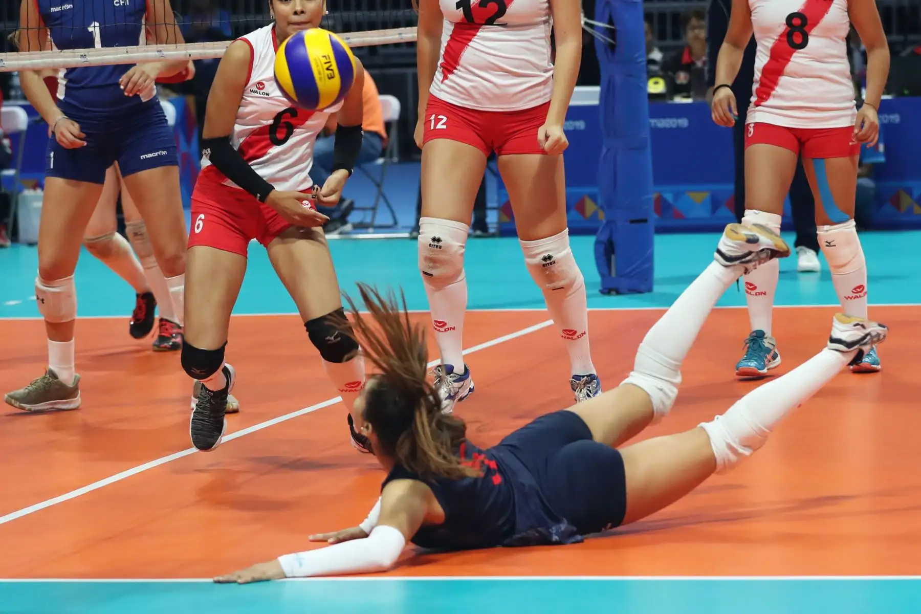 Selección peruana femenina de voleibol, categoría Sub 20, cayó ante su similar de Chile 3-1, en el marco del cuadrangular internacional Rumbo a Lima 2019 que permite probar las instalaciones de cara a los XVIII Juegos Panamericanos y Juegos Parapanamericanos. Foto: ANDINA/Melina Mejía