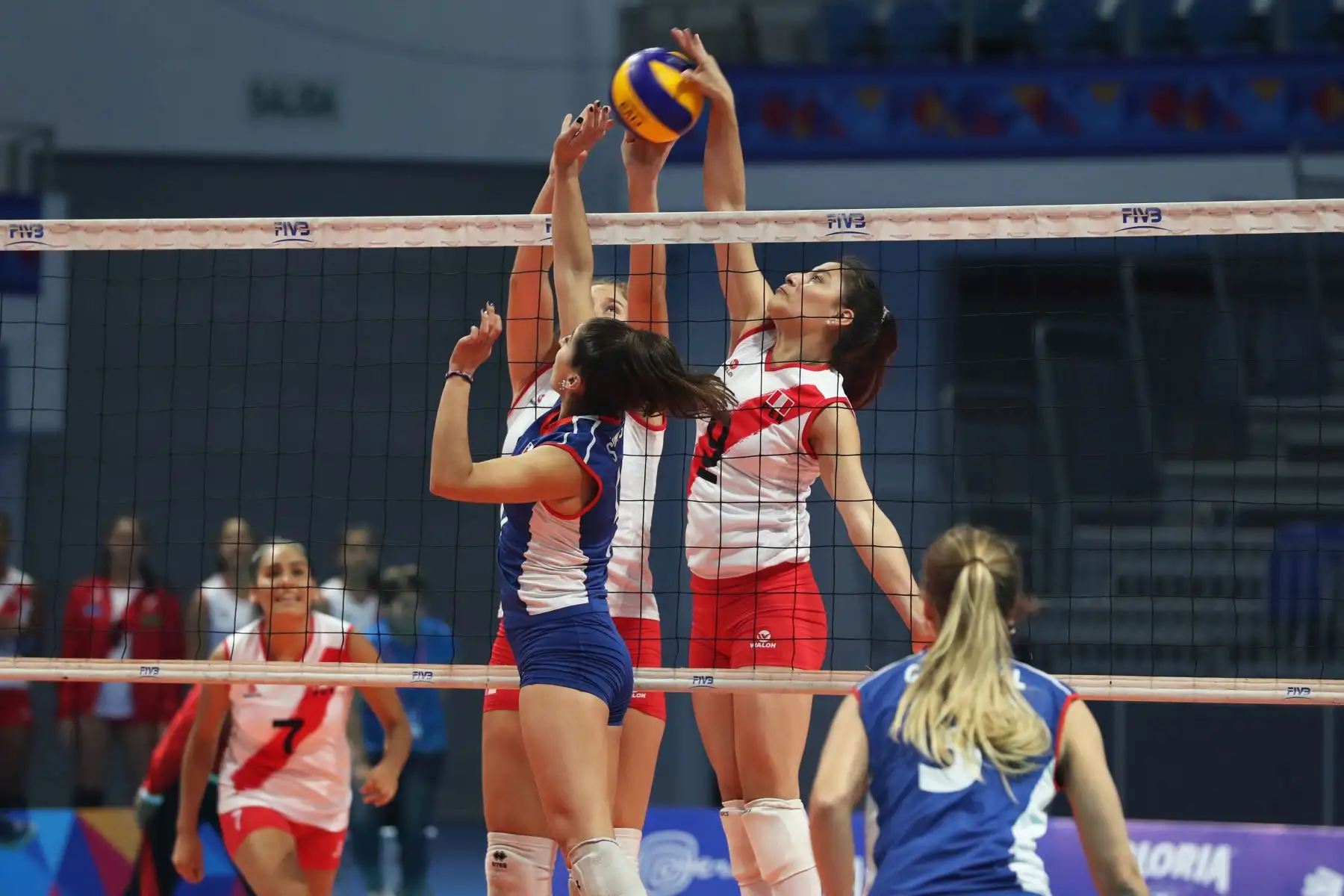 Selección peruana femenina de voleibol, categoría Sub 20, cayó ante su similar de Chile 3-1, en el marco del cuadrangular internacional Rumbo a Lima 2019 que permite probar las instalaciones de cara a los XVIII Juegos Panamericanos y Juegos Parapanamericanos. Foto: ANDINA/Melina Mejía