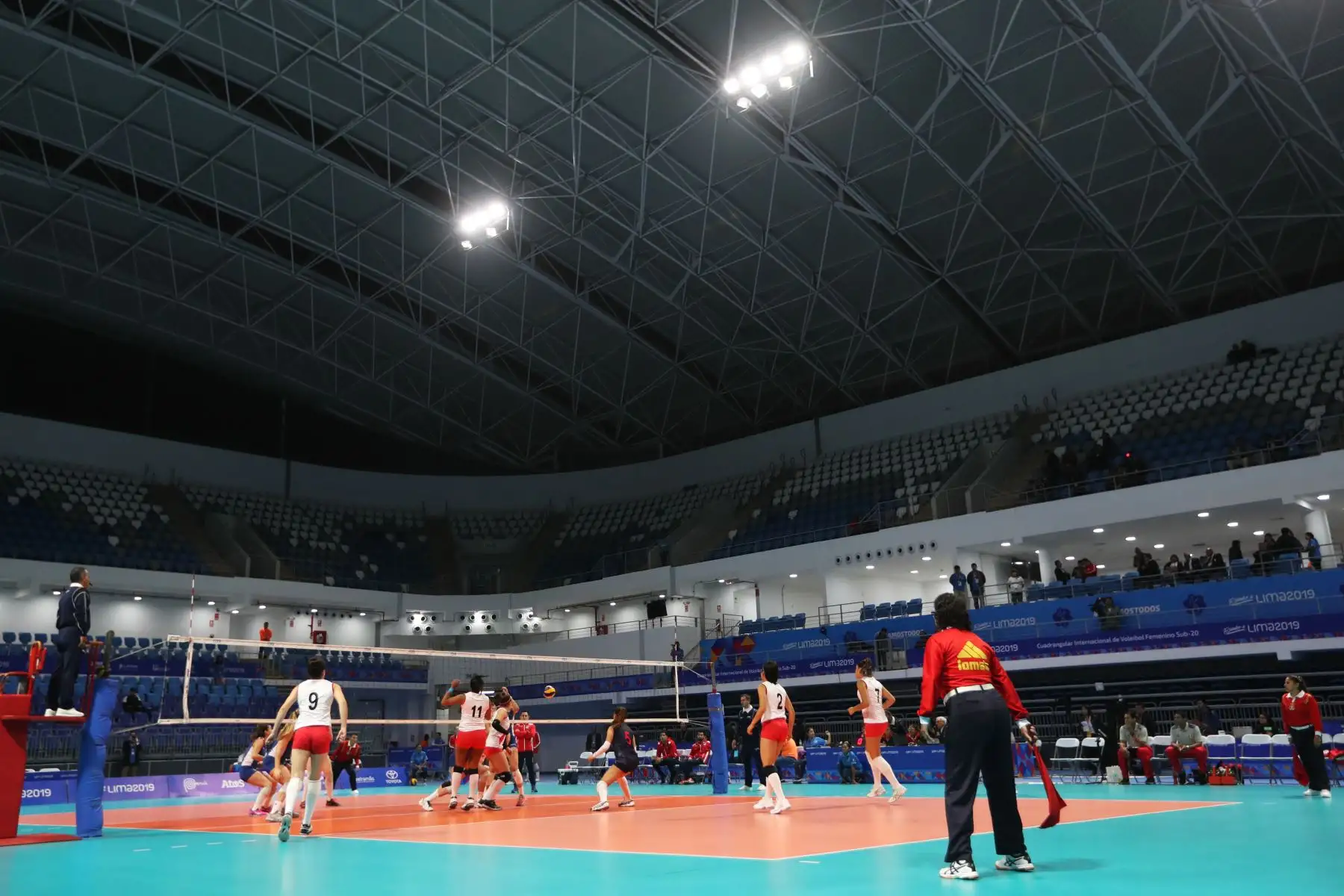 Selección peruana femenina de voleibol, categoría Sub 20, cayó ante su similar de Chile 3-1, en el marco del cuadrangular internacional Rumbo a Lima 2019 que permite probar las instalaciones de cara a los XVIII Juegos Panamericanos y Juegos Parapanamericanos. Foto: ANDINA/Melina Mejía