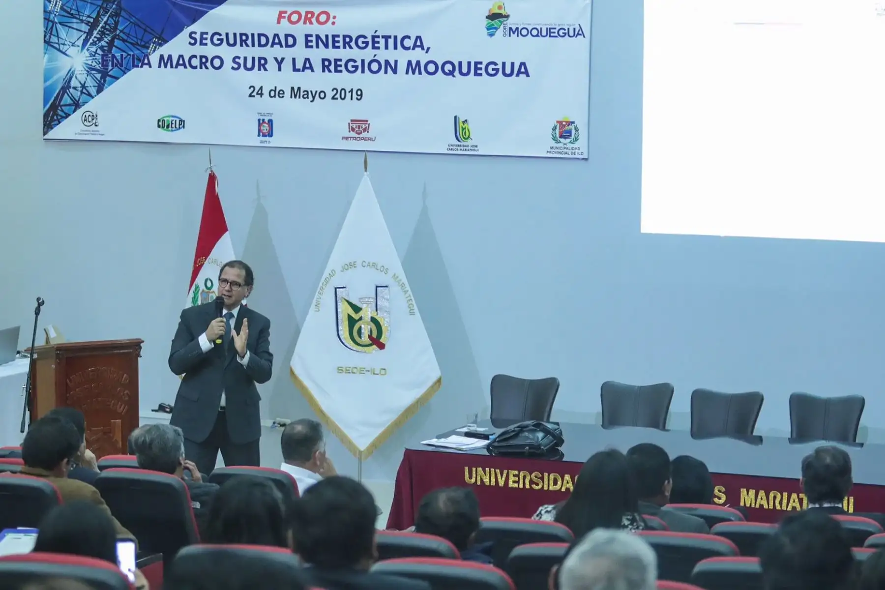 Ministro de Energía y Minas, Francisco Ísmodes. Foto: Difusión.