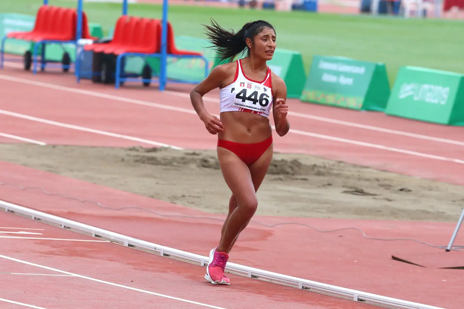 La segunda fecha del Campeonato Sudamericano de Atletismo trajo consigo la primera medalla para la delegación peruana. La marchista nacional Leyde Guerra subió al podio en la especialidad de 20 mil metros, al terminar tercera con un tiempo de 1h 32min 35s, detrás de la ecuatoriana Karla Jaramillo y la boliviana Ángela Castro. Foto: ANDINA/Vidal Tarqui