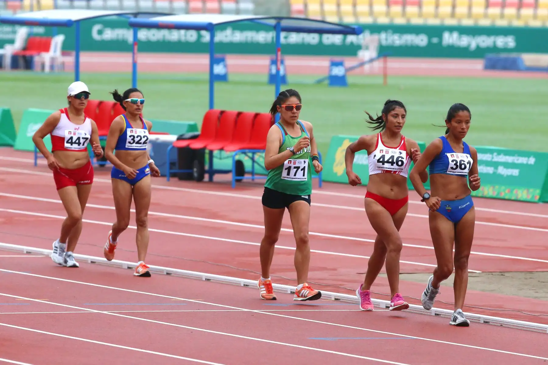 La segunda fecha del Campeonato Sudamericano de Atletismo trajo consigo la primera medalla para la delegación peruana. La marchista nacional Leyde Guerra subió al podio en la especialidad de 20 mil metros, al terminar tercera con un tiempo de 1h 32min 35s, detrás de la ecuatoriana Karla Jaramillo y la boliviana Ángela Castro. Foto: ANDINA/Vidal Tarqui