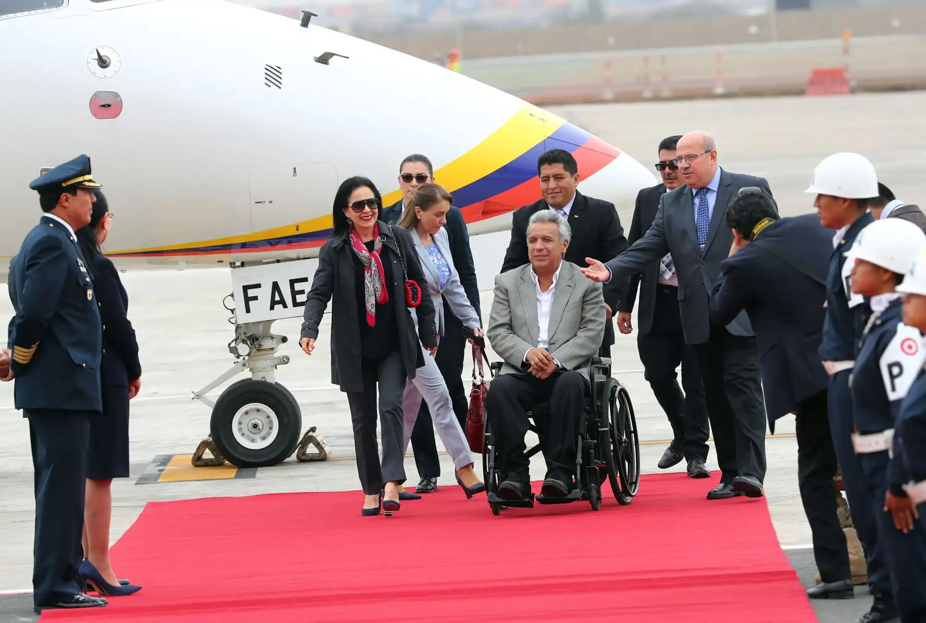 Presidente  de Ecuador Lenín Moreno, es recibido  por El canciller del Perú Néstor Popolizio,  en el grupo aéreo Nª8  del Callao .Foto: ANDINA/Norman Córdova