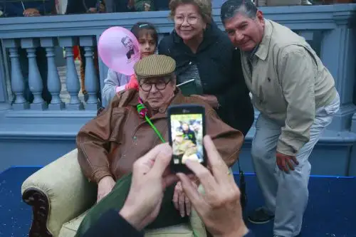Alfredo Bryce Echenique en homenaje que le realizaron el sábado en La Punta ANDINA/Héctor Vinces