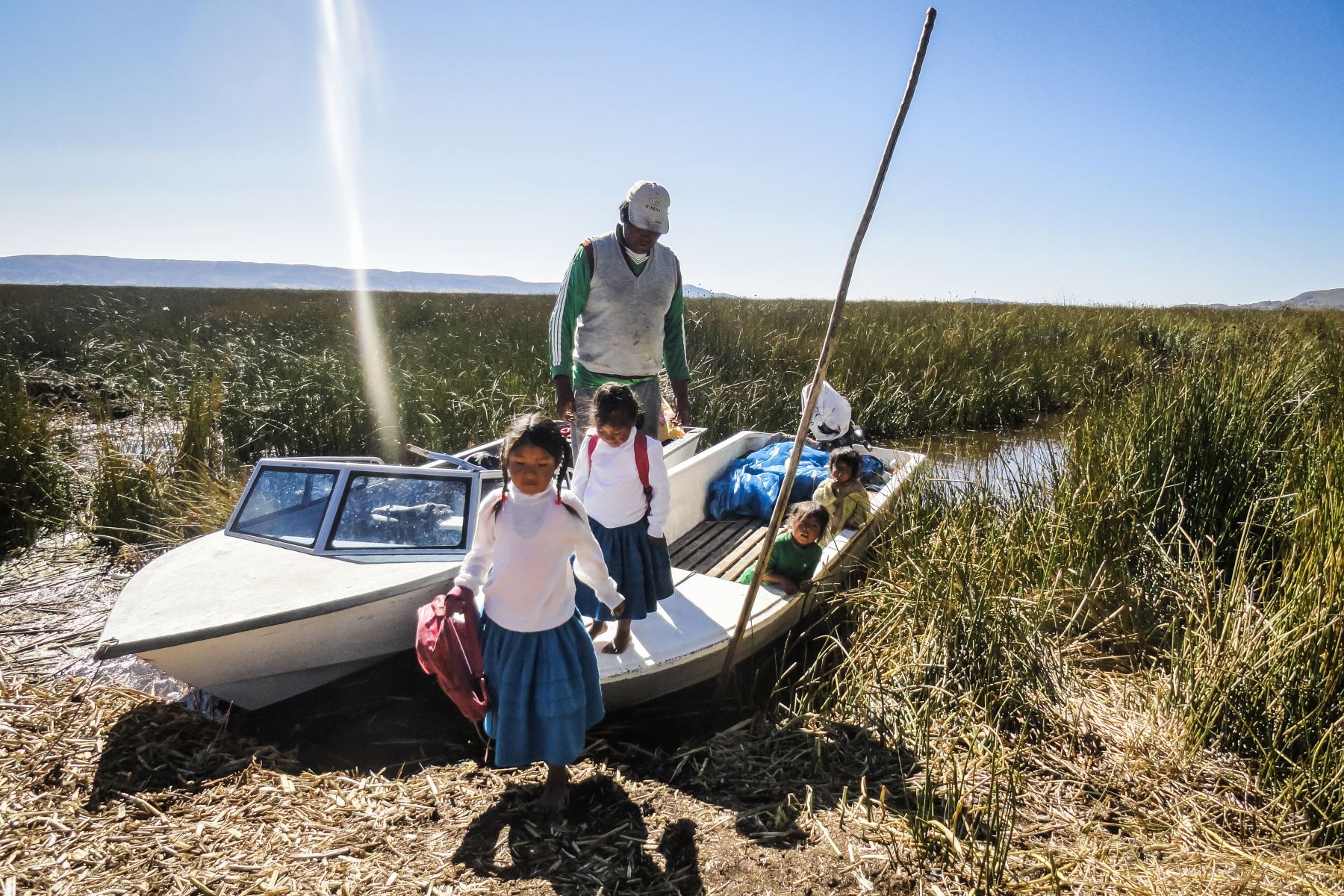 Niños, niñas y adolescentes del pueblo originario Uro fueron partícipes del  proyecto «Qhas Qot Zuñinaka» “las personas de agua y lago”, que tiene como objetivo revalorar sus costumbres a través de la fotografía.
Foto: ANDINA/Cortesía Colectivo HATUN ÑAKAJ