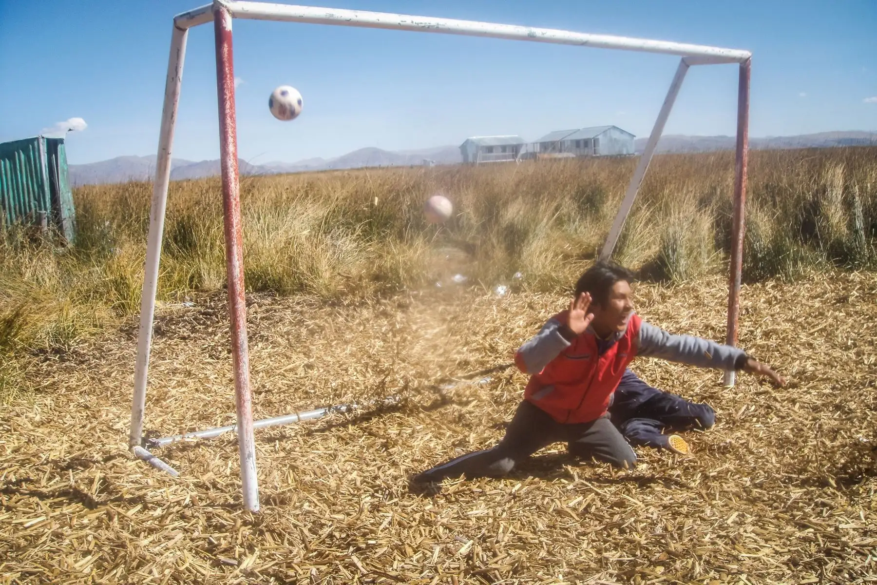 Niños, niñas y adolescentes del pueblo originario Uro fueron partícipes del  proyecto «Qhas Qot Zuñinaka» “las personas de agua y lago”, que tiene como objetivo revalorar sus costumbres a través de la fotografía.
Foto: ANDINA/Cortesía Colectivo HATUN ÑAKAJ