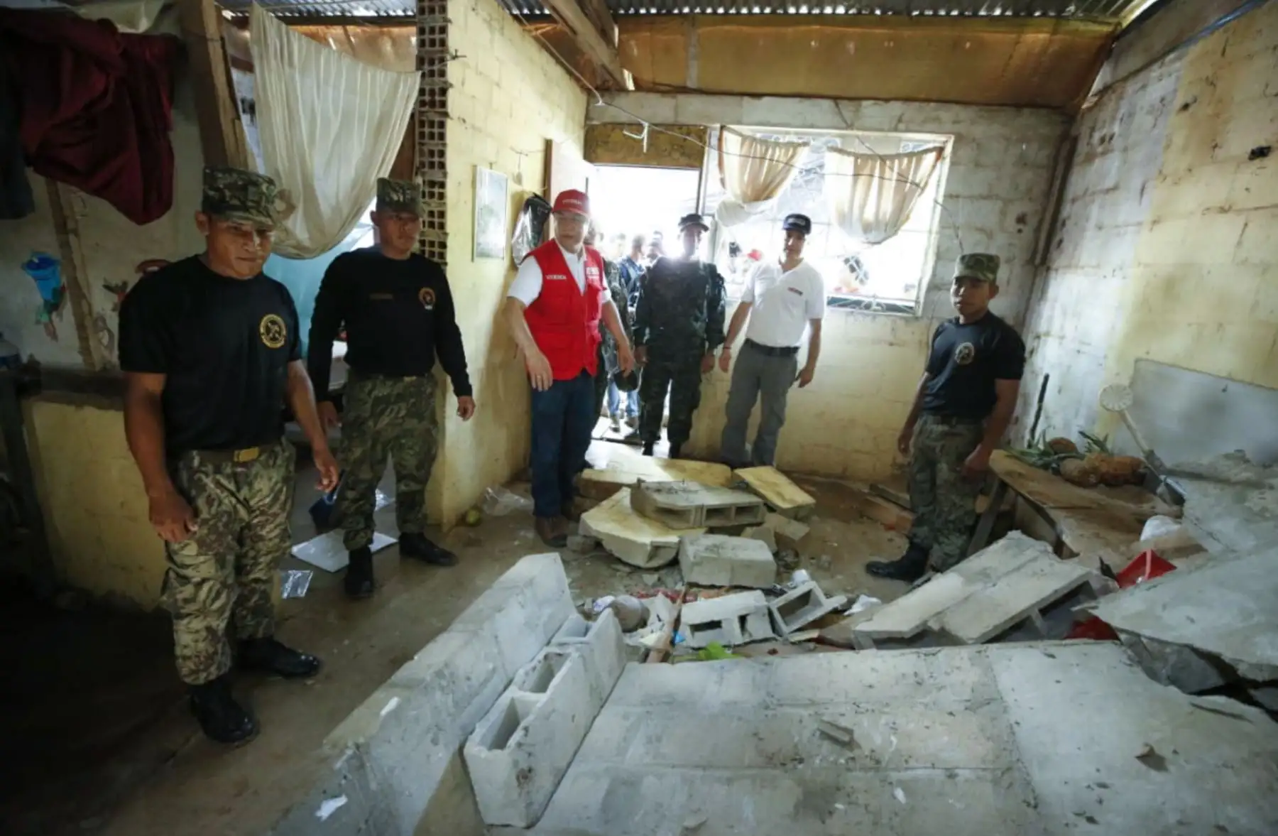 Presidente de Consejo de Ministros (PCM), Salvador del Solar se desplazó hasta la región San Martín para dirigir las primeras acciones de rehabilitación tras el fuerte sismo en el nororiente del país. Foto: ANDINA/ PCM