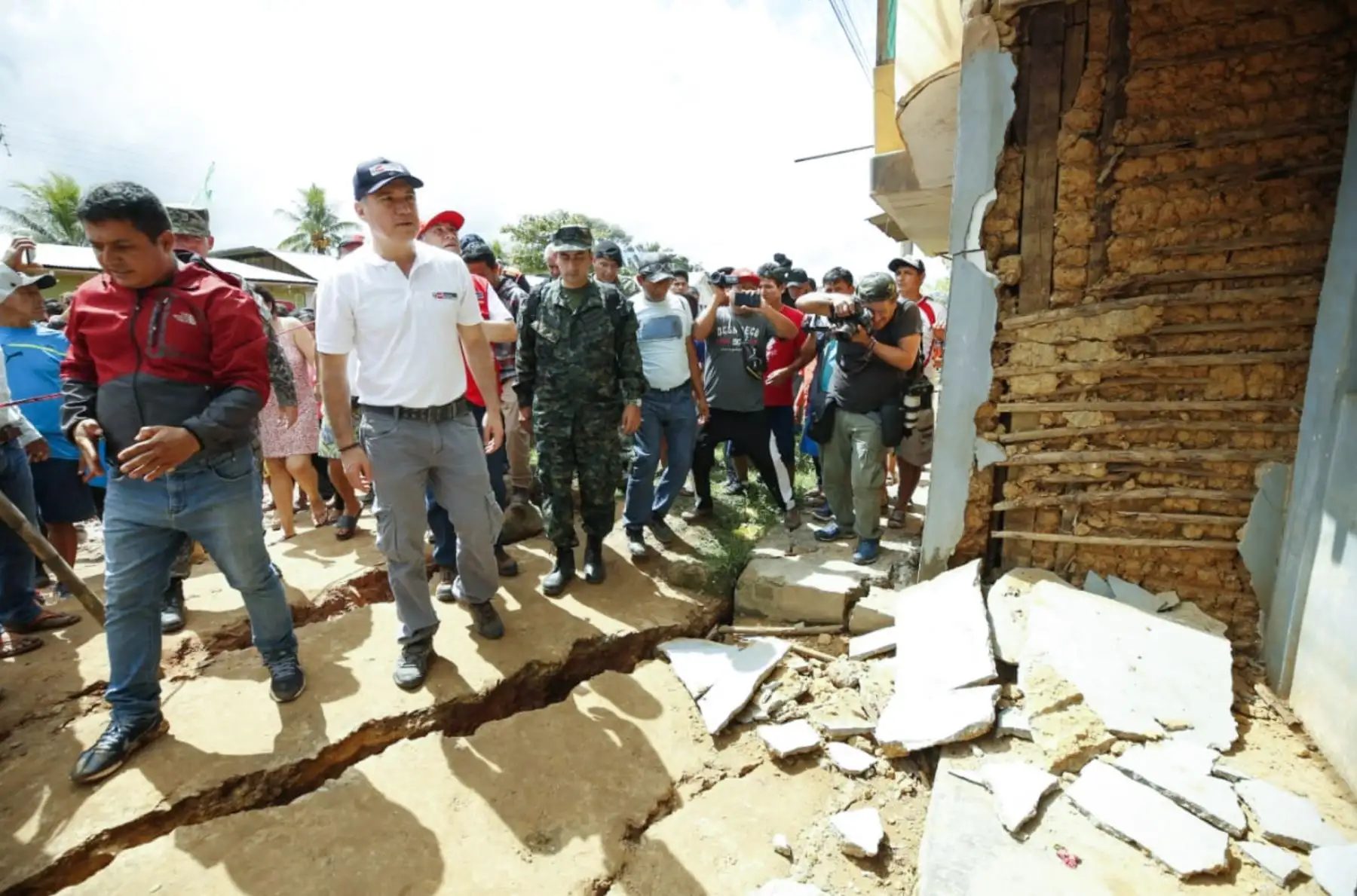 Presidente de Consejo de Ministros (PCM), Salvador del Solar se desplazó hasta la región San Martín para dirigir las primeras acciones de rehabilitación tras el fuerte sismo en el nororiente del país. Foto: ANDINA/ PCM