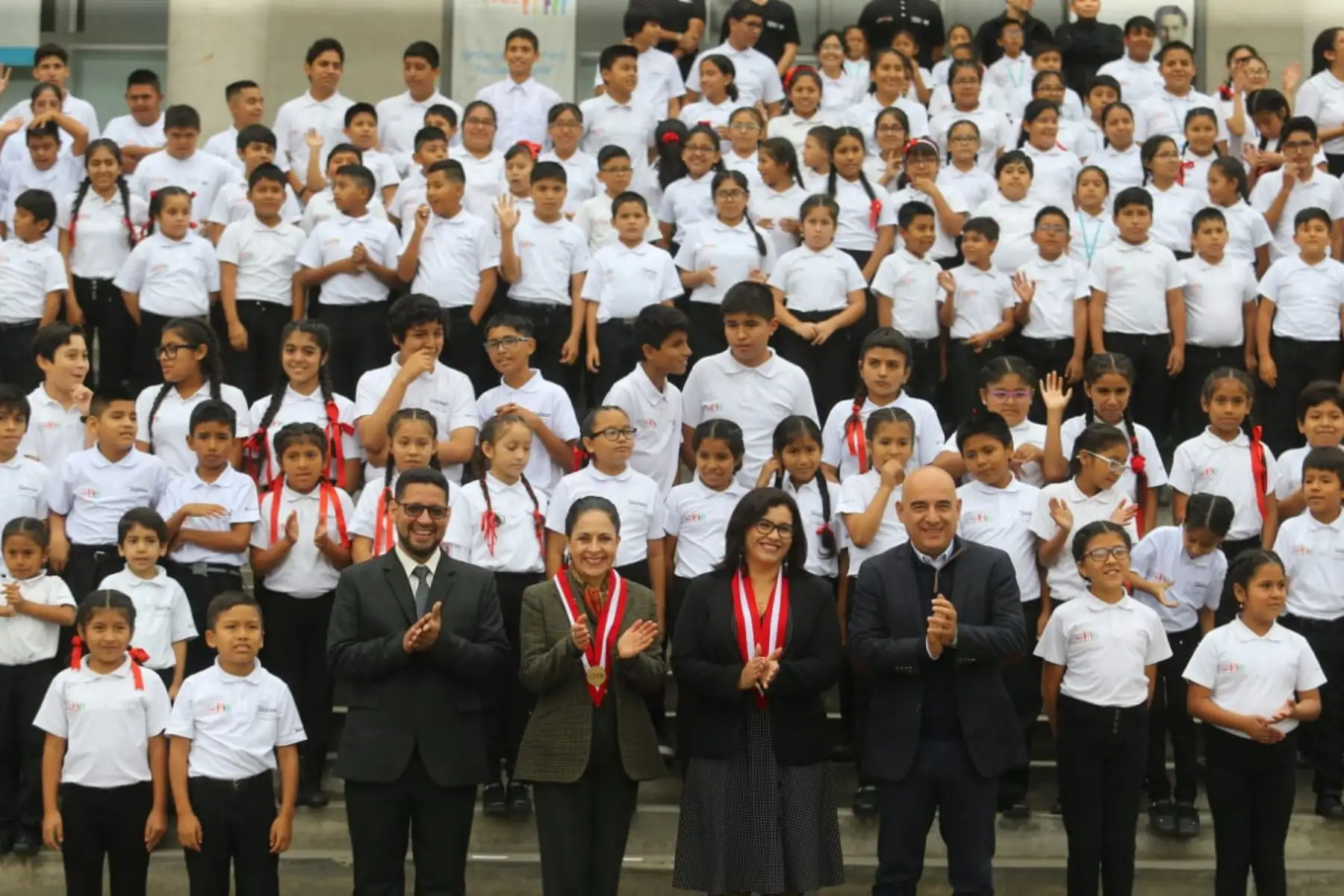 Niños y niñas del núcleo Ate de Sinfonía por el Perú muestran su talento musical a las primeras damas de Perú y Ecuador. Foto: ANDINA/Prensa Presidencia