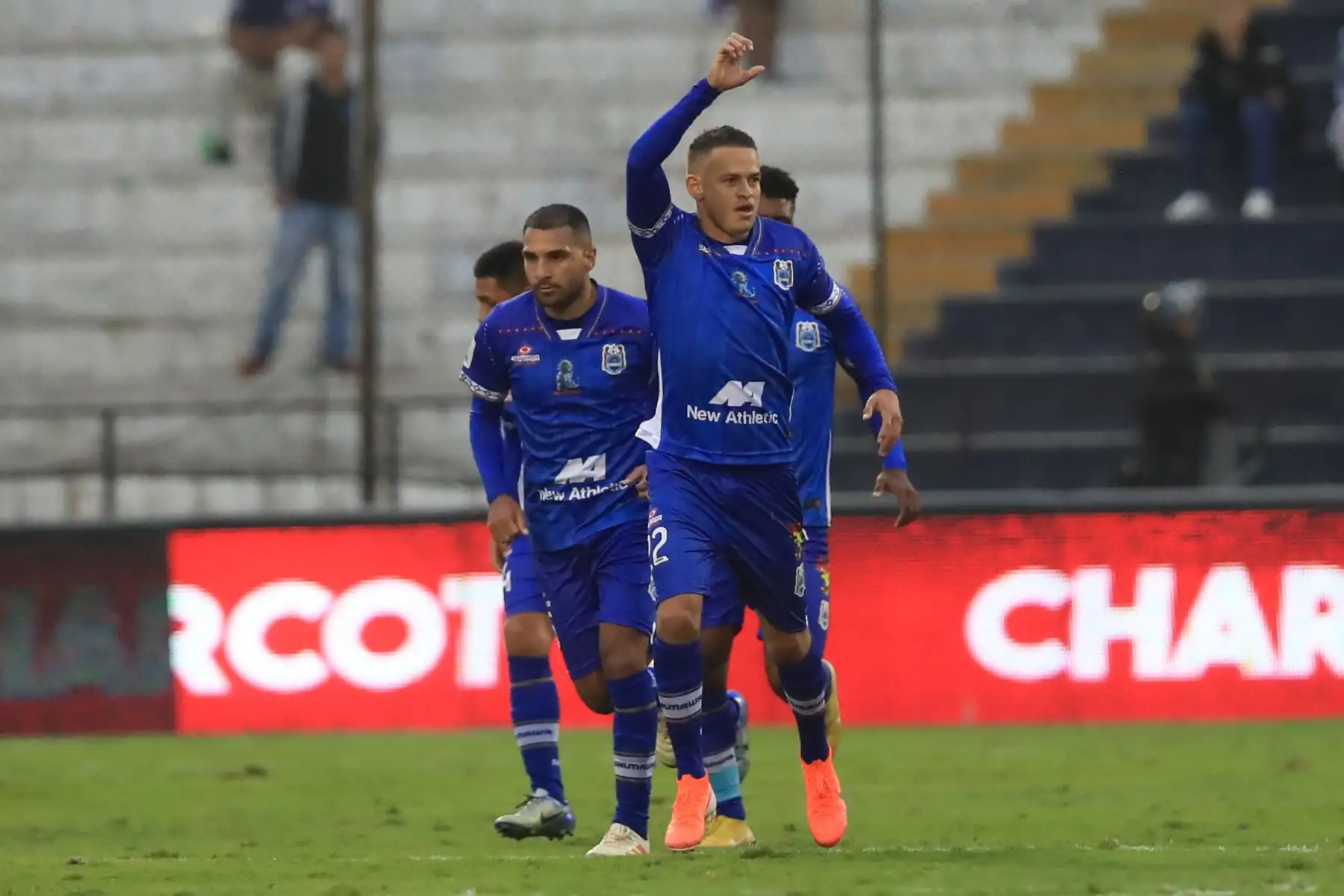 Alianza Lima derrotó 2 a 1 a Binacional por la Liga 1 - Apertura 2019 con goles de Aldair Salazar y Mauricio Affonso, descontó Donald Millán.

Foto: ANDINA/Juan Carlos Guzmán Negrini.