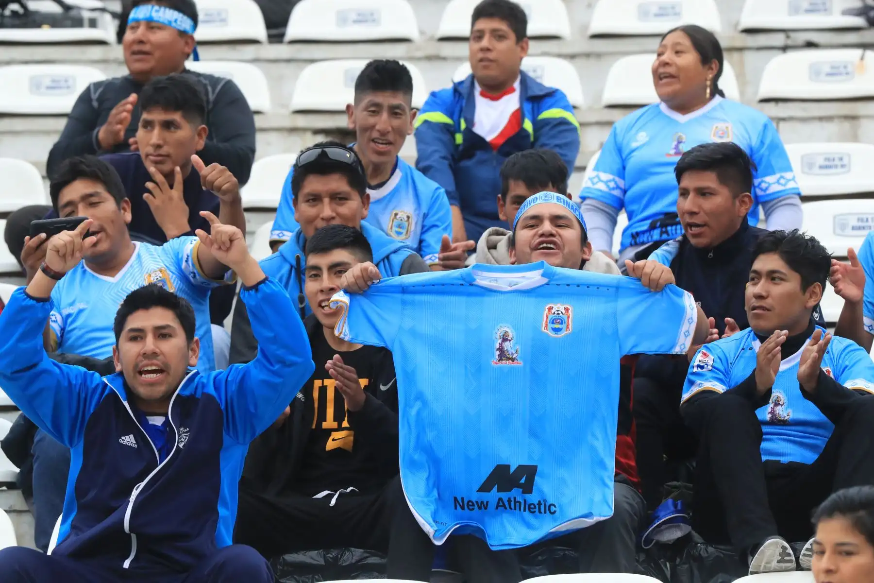 Alianza Lima derrotó 2 a 1 a Binacional por la Liga 1 - Apertura 2019 con goles de Aldair Salazar y Mauricio Affonso, descontó Donald Millán.

Foto: ANDINA/Juan Carlos Guzmán Negrini.