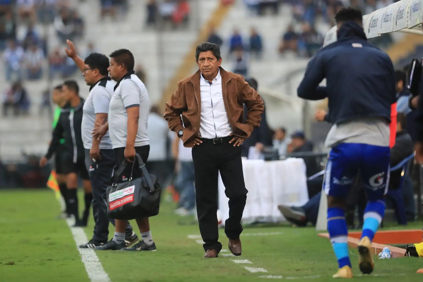 Alianza Lima derrotó 2 a 1 a Binacional por la Liga 1 - Apertura 2019 con goles de Aldair Salazar y Mauricio Affonso, descontó Donald Millán.

Foto: ANDINA/Juan Carlos Guzmán Negrini.