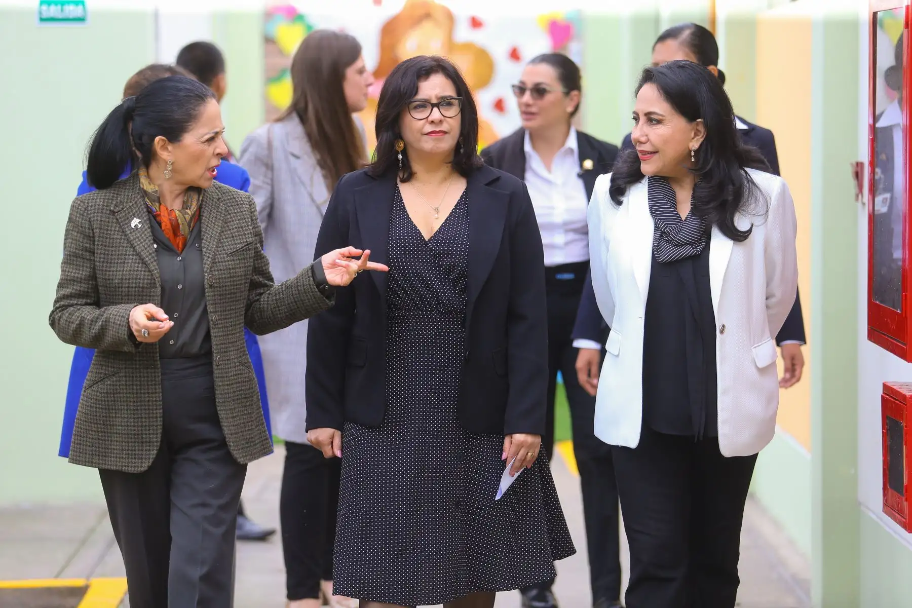 Una grata visita recibieron las niñas y niños del Centro de Acogida Residencial (CAR) Hogar Divino Jesús del Programa de Inabif, por parte de la Primera Dama y educadora, Maribel Díaz Cabello, y su homóloga de Ecuador, Rocío Gonzales, quienes destacaron el modelo de atención que brinda el Mimp.Foto:ANDINA/Prensa Presidencia