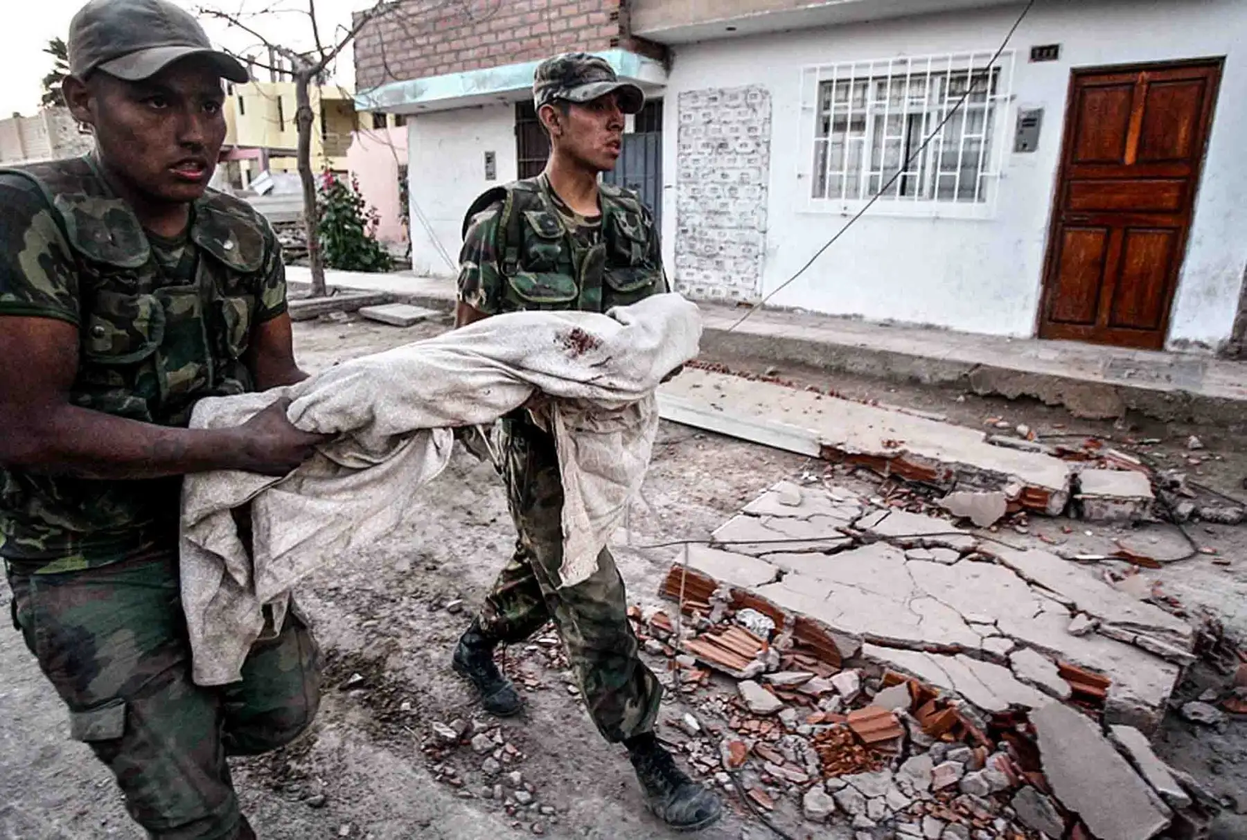 El terremoto en Pisco, como se le conoció posteriormente, fue uno de los más violentos ocurridos en el Perú de los últimos años, alcanzó los 7.9 grados de magnitud y una intensidad máxima de IX en la escala de Mercalli. Foto: ANDINA/Carlos Lezama