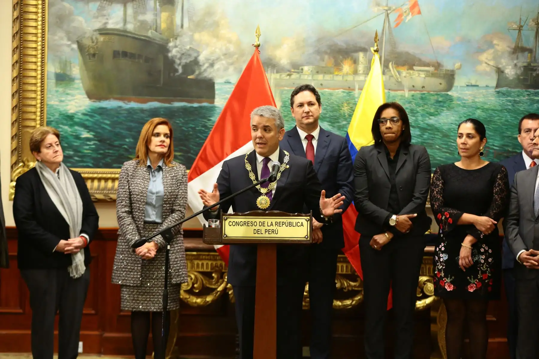 El presidente de Colombia, Iván Duque Márquez fue condecorado con la Medalla de Honor, en el grado de Gran Cruz en reconocimiento a su contribución al fortalecimiento de los vínculos de amistad y cooperación entre nuestros países, en el Congreso de la República del Perú.Foto:ANDINA/Congreso