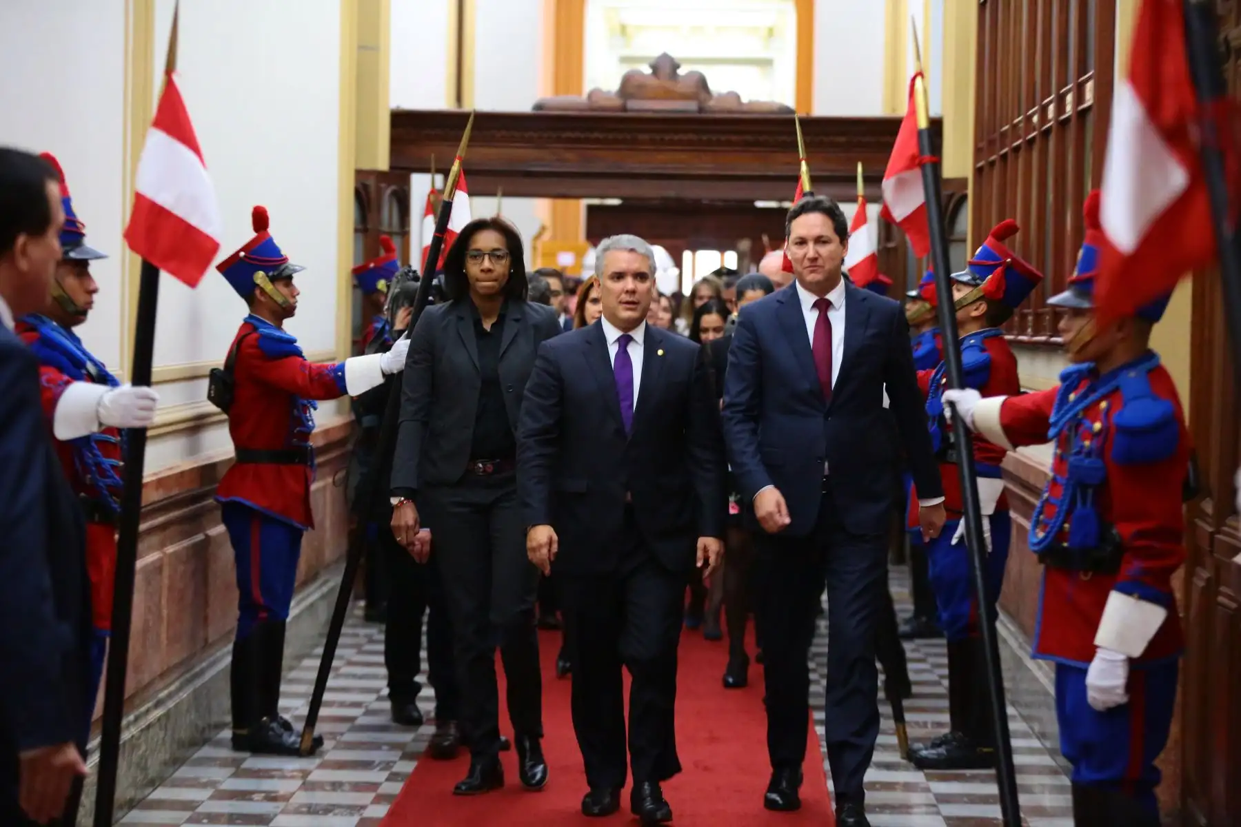 El presidente de Colombia, Iván Duque Márquez fue condecorado con la Medalla de Honor, en el grado de Gran Cruz en reconocimiento a su contribución al fortalecimiento de los vínculos de amistad y cooperación entre nuestros países, en el Congreso de la República del Perú.Foto:ANDINA/Congreso
