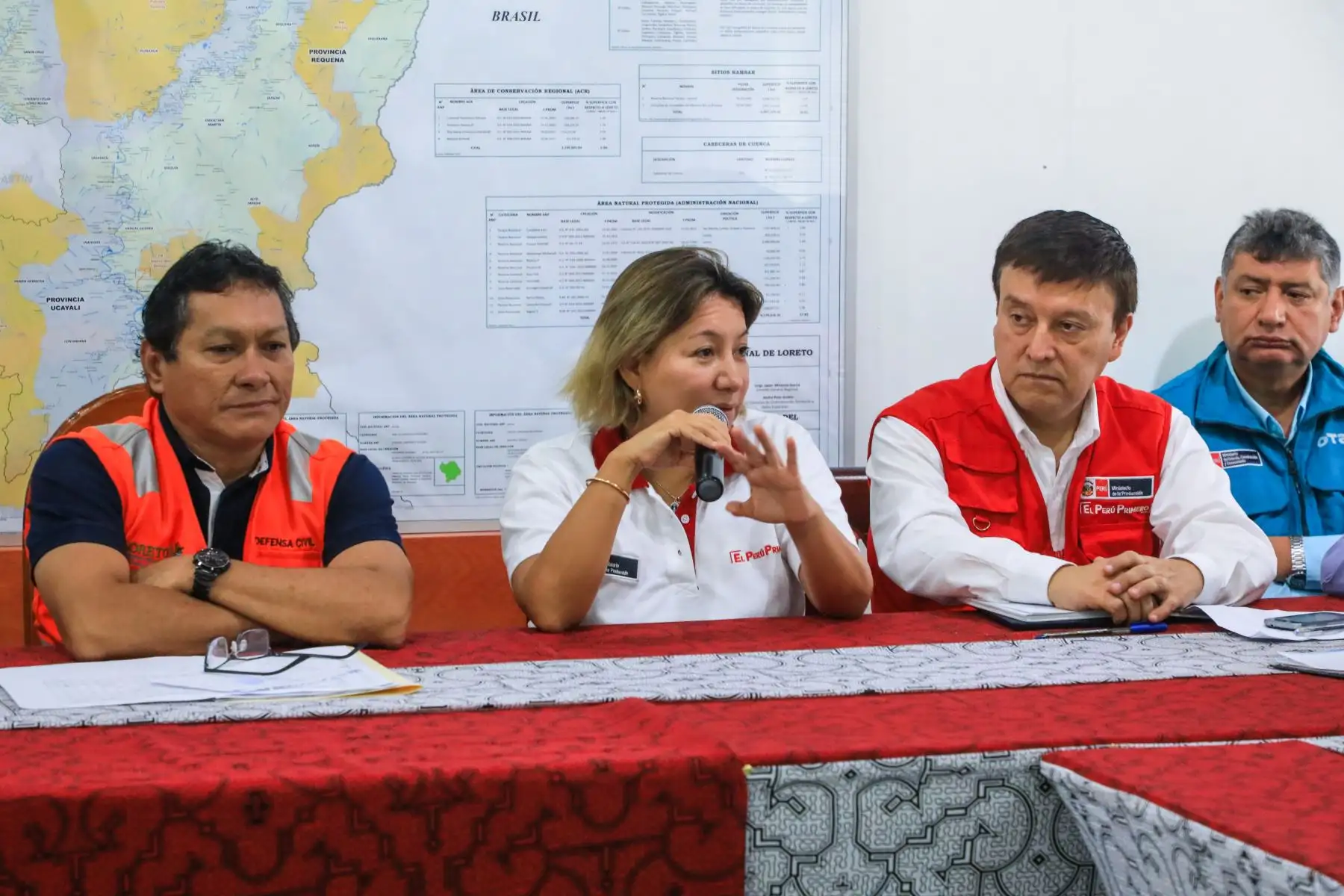 Ministra de la Producción, Rocío Barrios, y gobernador Regional de Loreto, Elisbán Ochoa, brindan balance de las acciones tras movimiento sísmico en la región Loreto.
Foto: ANDINA/ PRODUCE