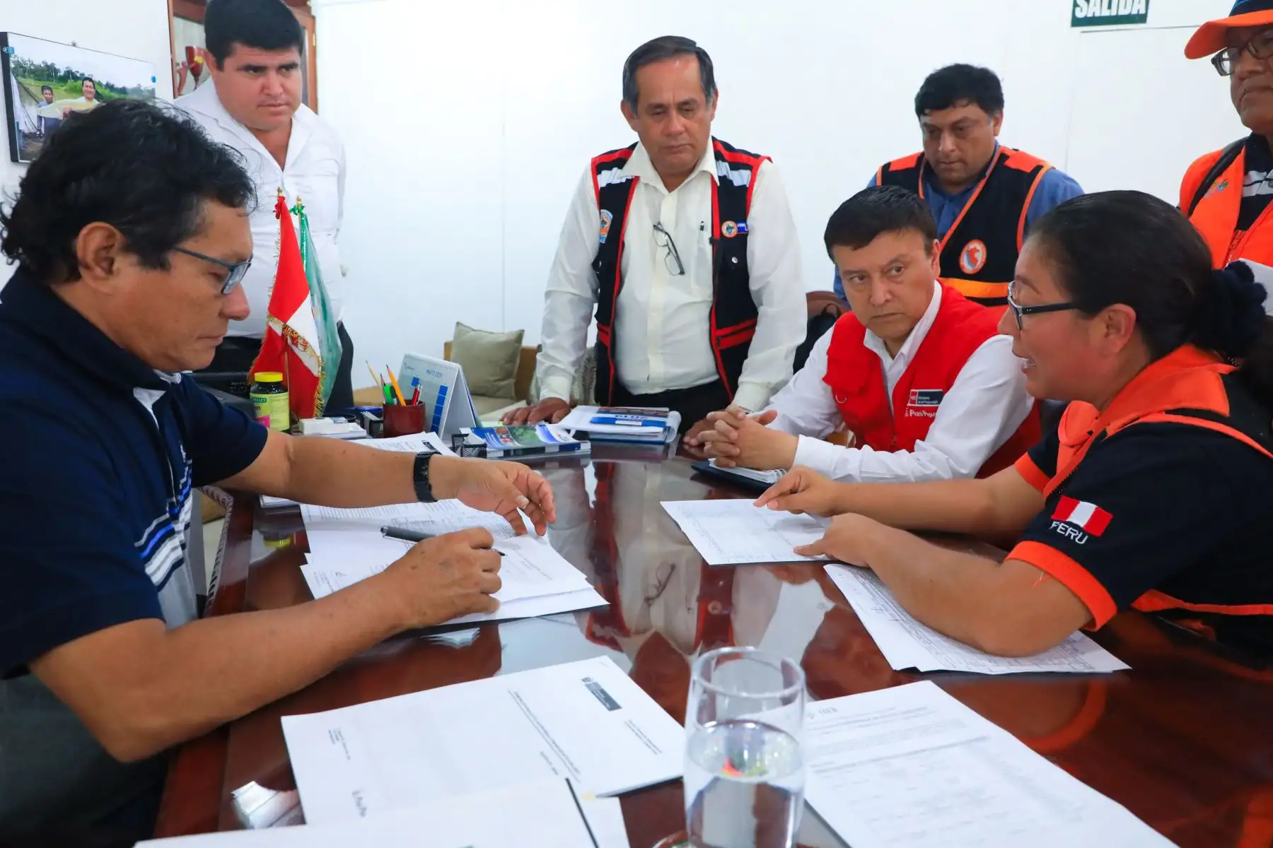 Ministra de la Producción, Rocío Barrios, y gobernador Regional de Loreto, Elisbán Ochoa, brindan balance de las acciones tras movimiento sísmico en la región Loreto.
Foto: ANDINA/ PRODUCE