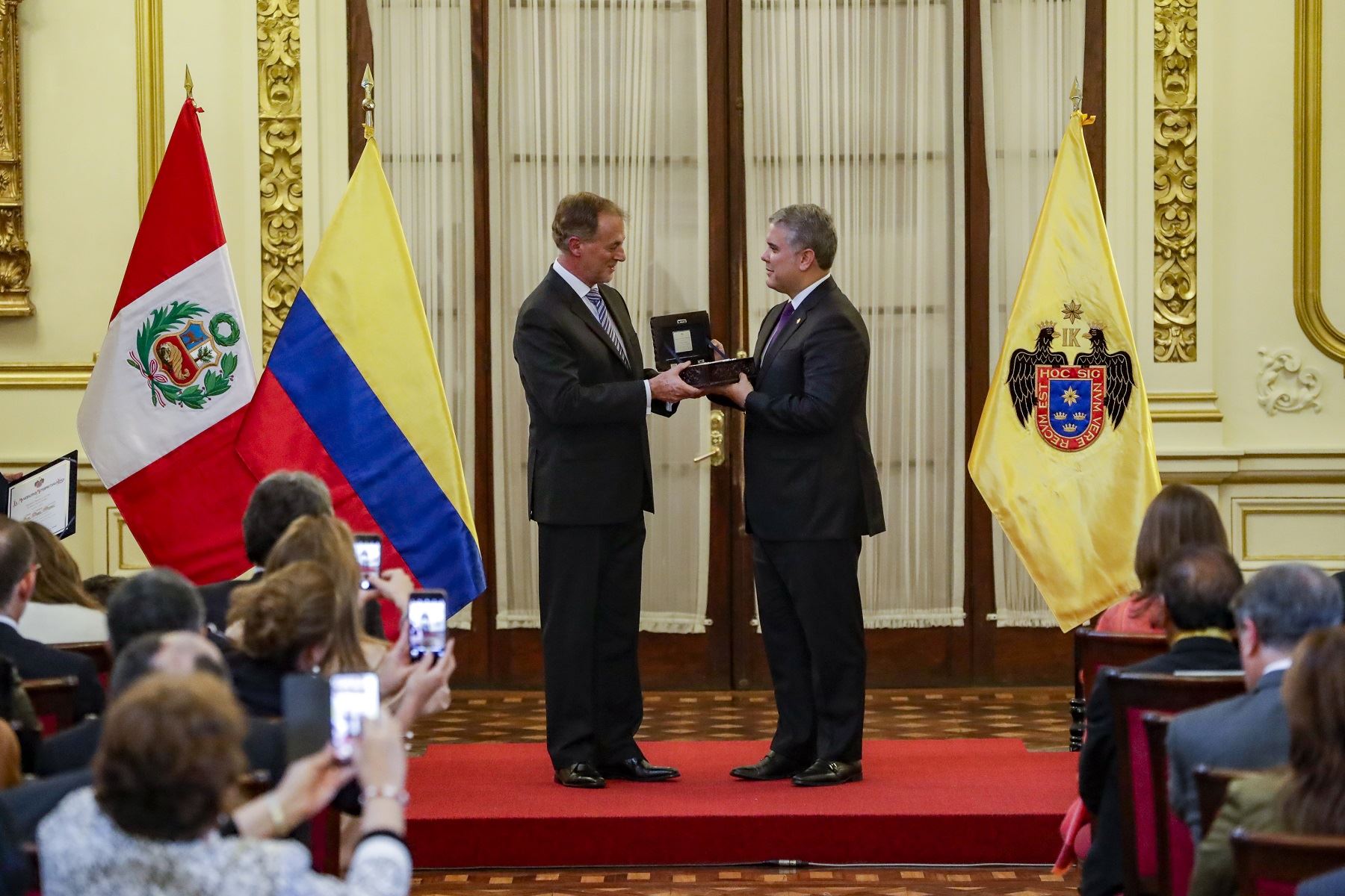 Alcalde de Lima, Jorge Muñoz, entregó las Llaves de la Ciudad al presidente de Colombia, Iván Duque, y lo declaró Huesped Ilustre.