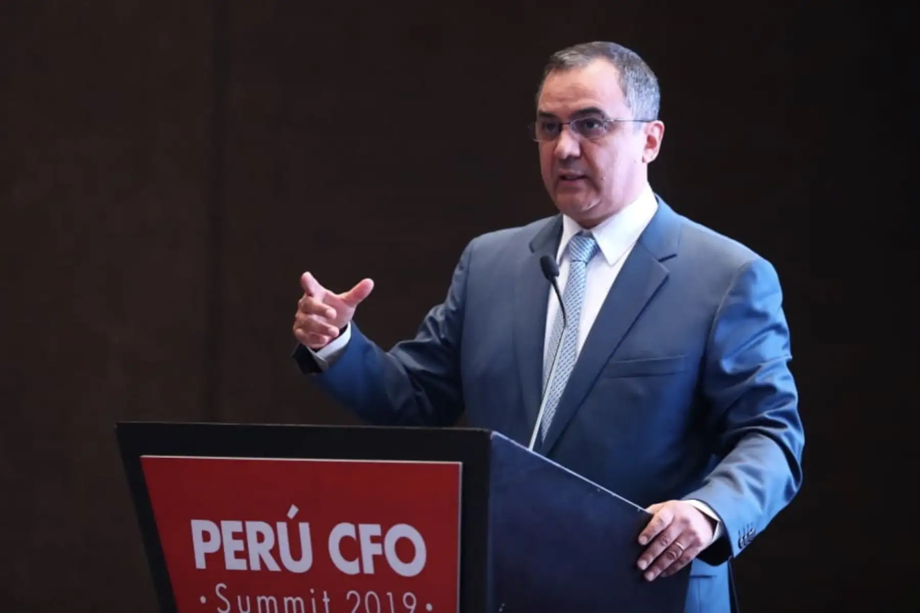 El Ministro de Economía y Finanzas Carlos Oliva, expone en el evento Perú CFO.  Foto: ANDINA/ Norman Córdova
