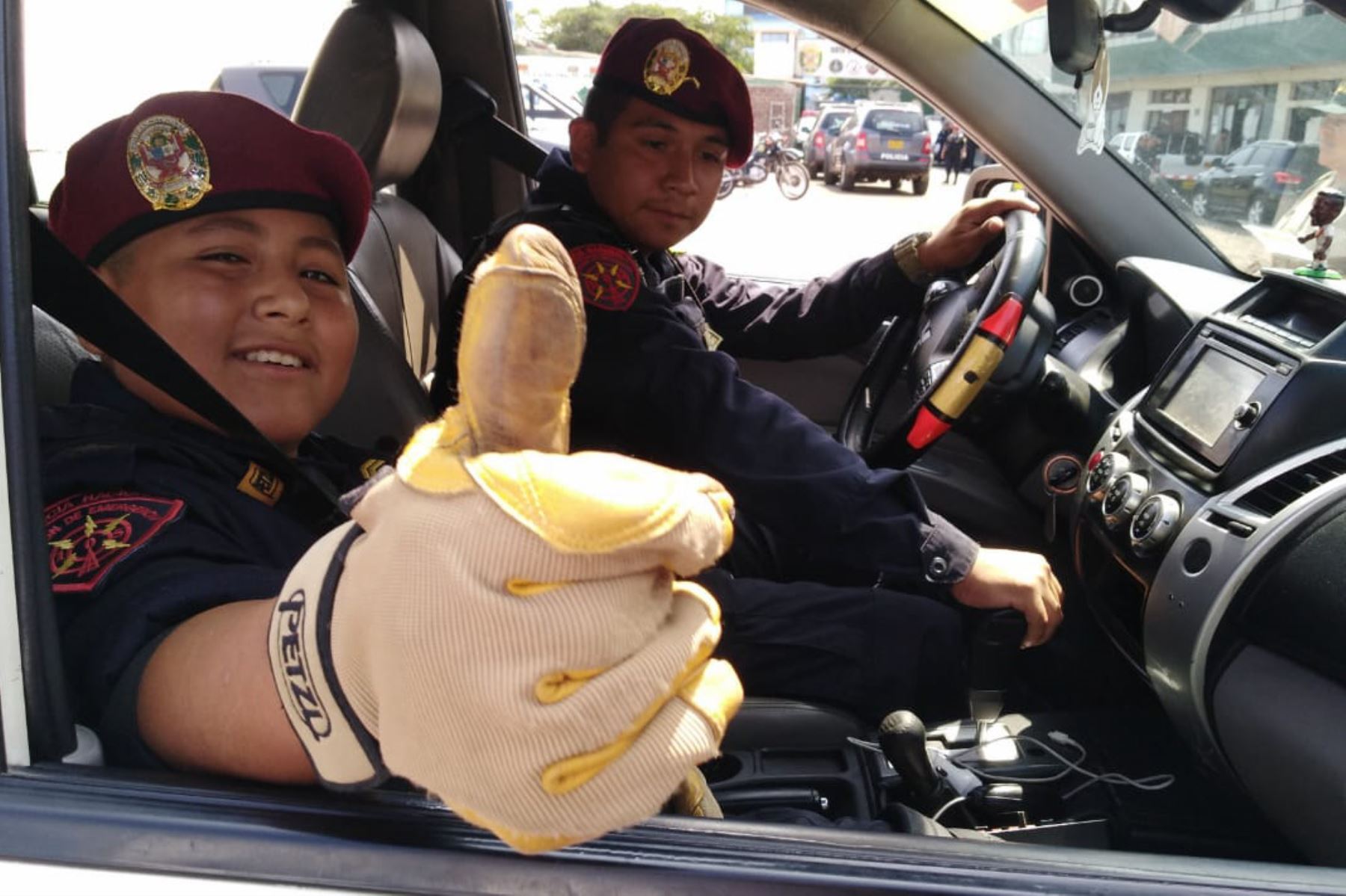 Niño Víctor Martín Angulo se convierte en policía y patrulla las calles de la ciudad de Trujillo. Foto: ANDINA/Luis Puell.