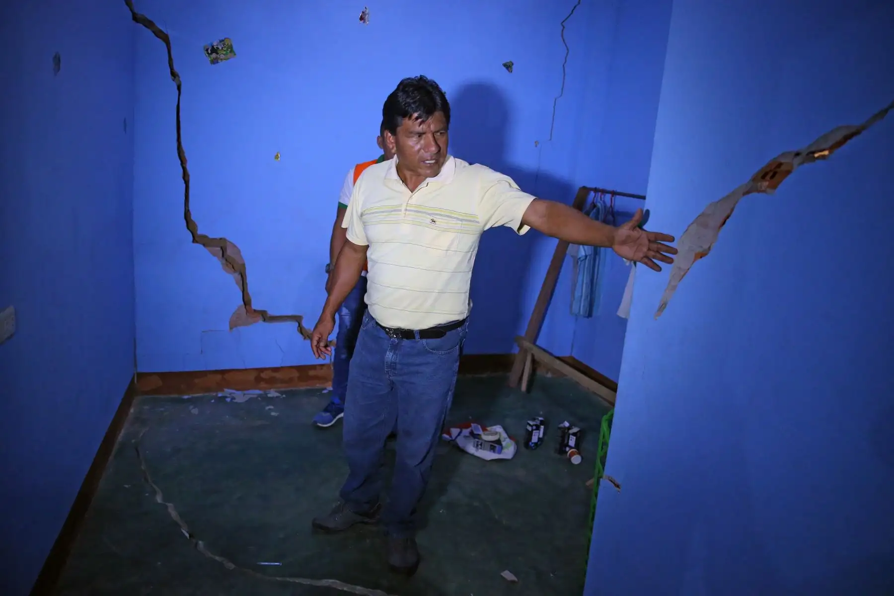 Damnificados de Nauta solicitan ayuda para atender emergencia por el sismo de magnitud 8.0 en Loreto. ANDINA/Vidal Tarqui