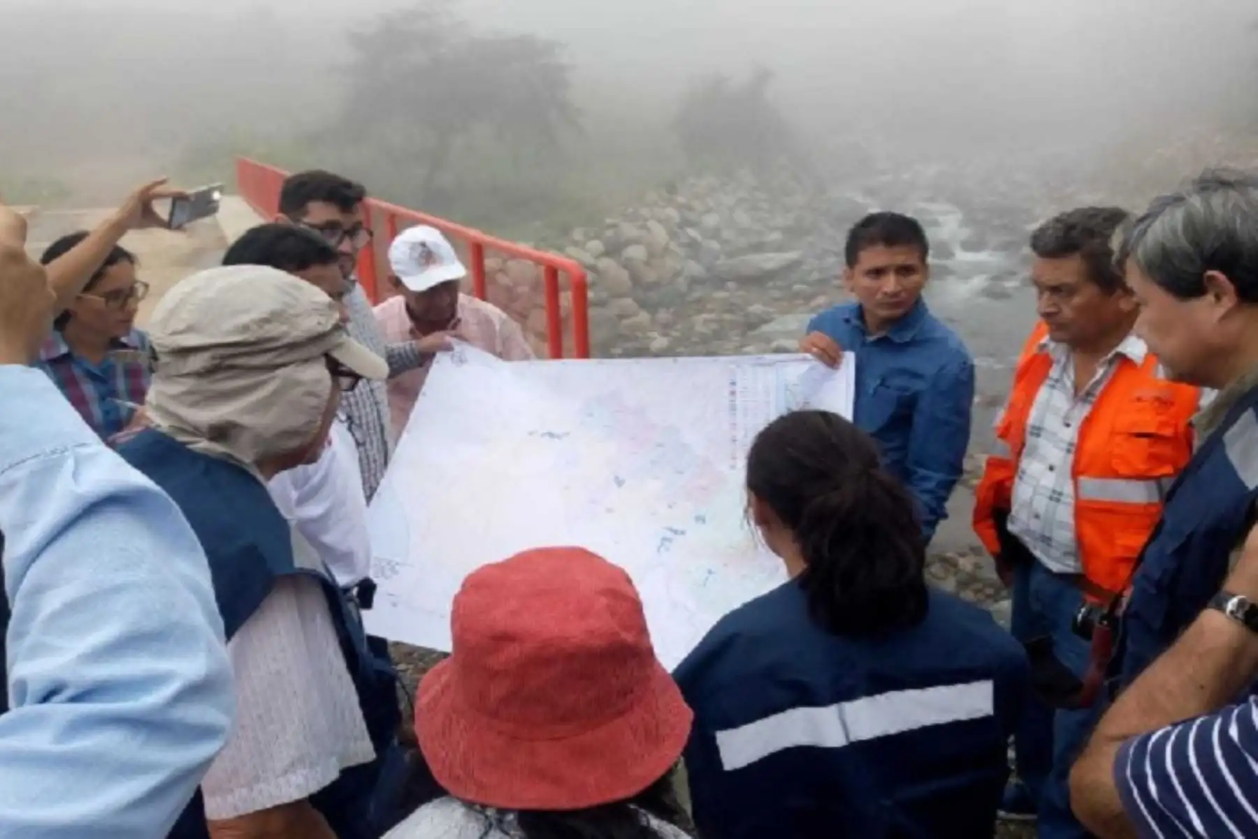El equipo especial de Soluciones Integrales de la Autoridad para la Reconstrucción con Cambios (ARCC) - zona norte realizó un recorrido de reconocimiento de las subcuencas tributarias de ambas márgenes del río Piura para identificar puntos críticos.