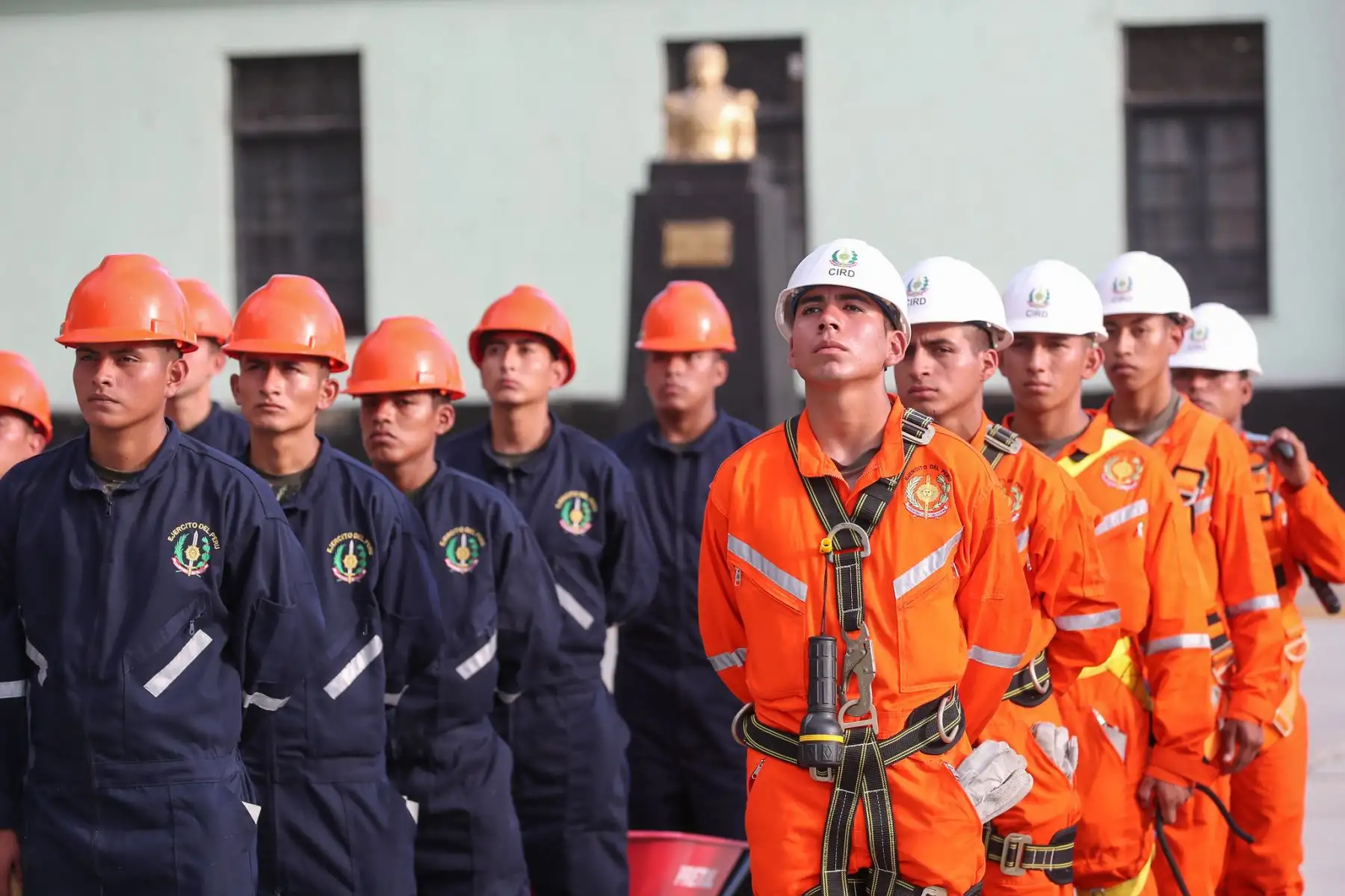 El ministro de Defensa, José Huerta, supervisó el abastecimiento del almacén regional de INDECI en Piura. Foto: ANDINA/ MINDEF