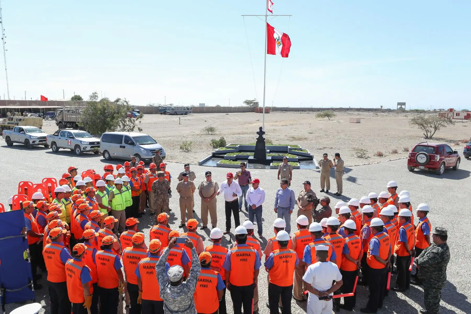 El ministro de Defensa, José Huerta, supervisó el abastecimiento del almacén regional de INDECI en Piura. Foto: ANDINA/ MINDEF