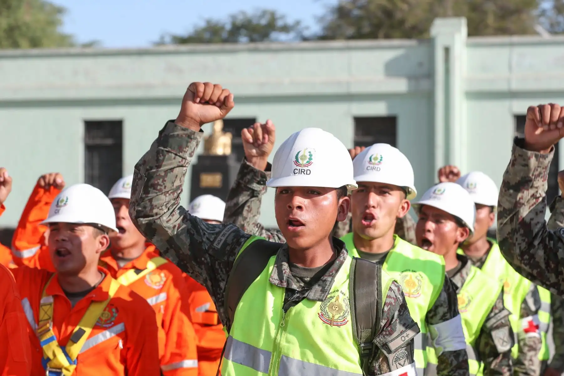 El ministro de Defensa, José Huerta, supervisó el abastecimiento del almacén regional de INDECI en Piura. Foto: ANDINA/ MINDEF