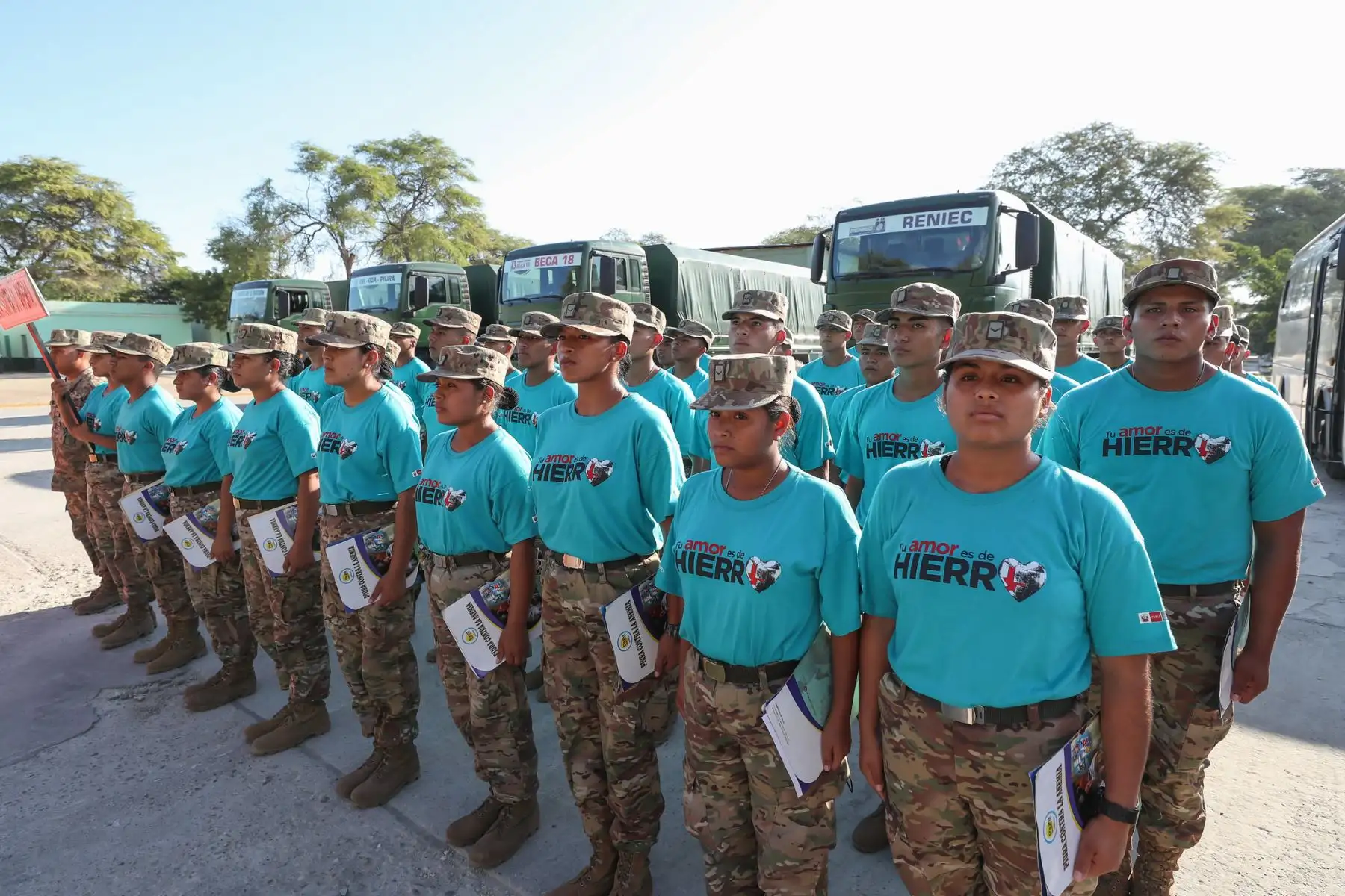 El ministro de Defensa, José Huerta, supervisó el abastecimiento del almacén regional de INDECI en Piura. Foto: ANDINA/ MINDEF