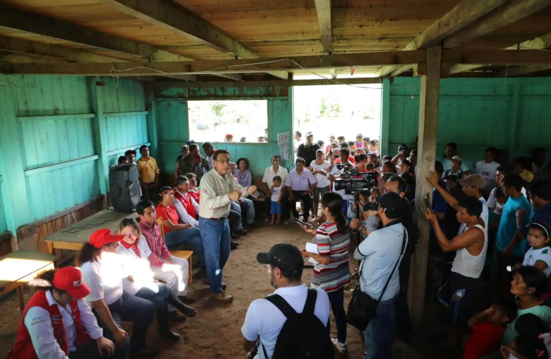 El presidente Martin Vizcarra visitó el centro poblado Playa Hermosa, en Loreto, para supervisar los trabajos de prevención que viene realizando el Ejecutivo tras el sismo ocurrido en la selva de nuestro país. Foto: ANDINA/ Prensa Presidencia