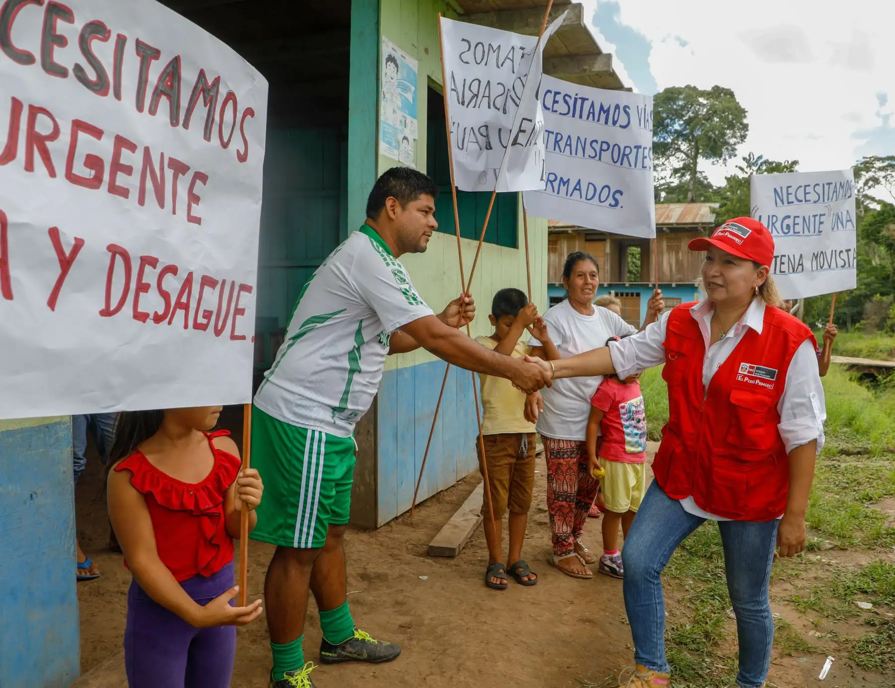 Ministra de la Producción Rocío Barrios trasladó más de dos Toneladas de alimentos a la zona afectada por el sismo en playa hermosa en Loreto. Foto: ANDINA/ PRODUCE