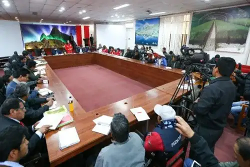 Ministra de Desarrollo e Inclusión Social, Paola Bustamante, presidió en Cusco la cuarta sesión de Mesa Técnica que incluye a funcionarios de la PCM, autoridades provinciales y locales, y representantes de comunidades y frentes de defensa