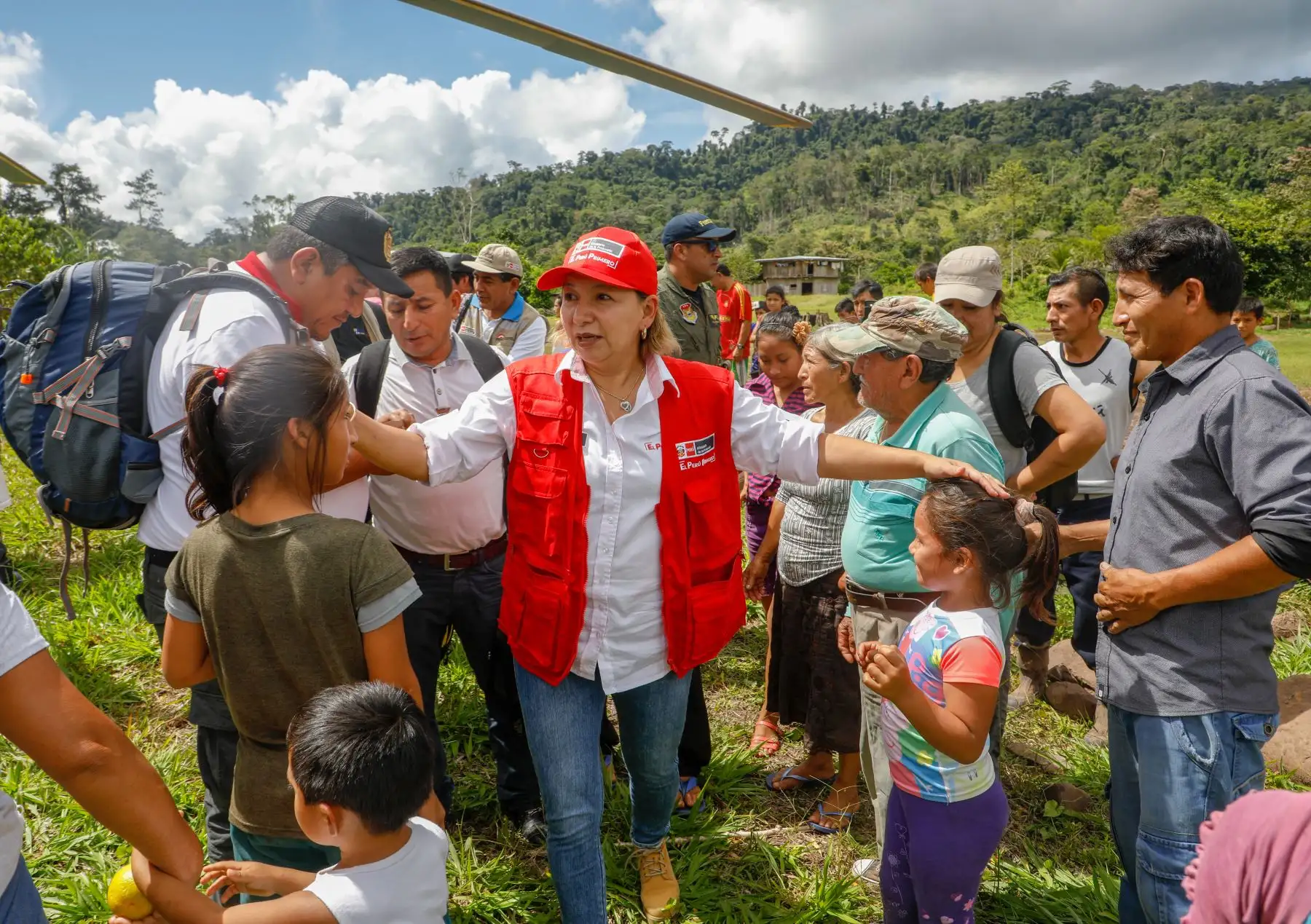 Ministra de la Producción Rocío Barrios trasladó más de dos Toneladas de alimentos a la zona afectada por el sismo en playa hermosa en Loreto. Foto: ANDINA/ PRODUCE