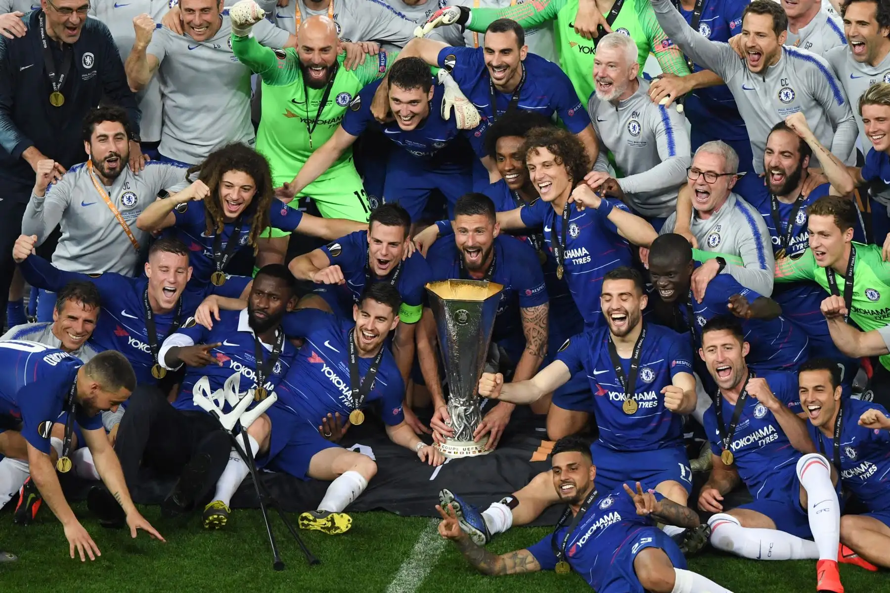 Los jugadores del Chelsea celebran con el trofeo después del último partido de fútbol de la UEFA Europa League entre el Chelsea FC y el Arsenal FC en el Estadio Olímpico de Bakú en Azerbaiyán.
Foto: AFP