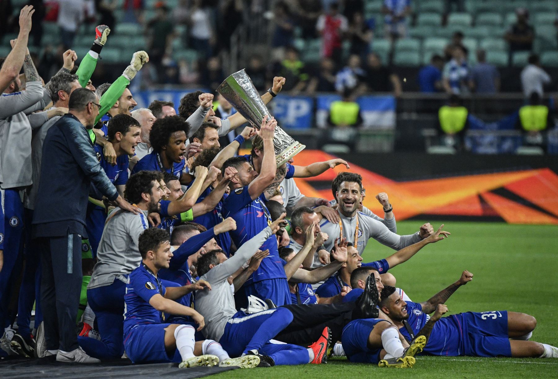 Los jugadores del Chelsea celebran con el trofeo después del último partido de fútbol de la UEFA Europa League entre el Chelsea FC y el Arsenal FC .
Foto:AFP
