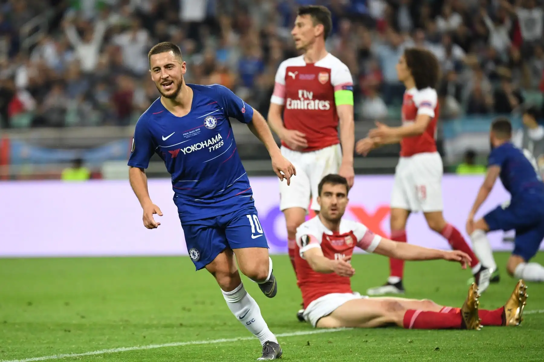 El mediocampista belga del Chelsea Eden Hazard (L) celebra después de marcar un gol durante el último partido de fútbol de la UEFA Europa League entre el Chelsea FC y el Arsenal FC en el Estadio Olímpico de Bakú en Azerbaiyán.
Foto:AFP