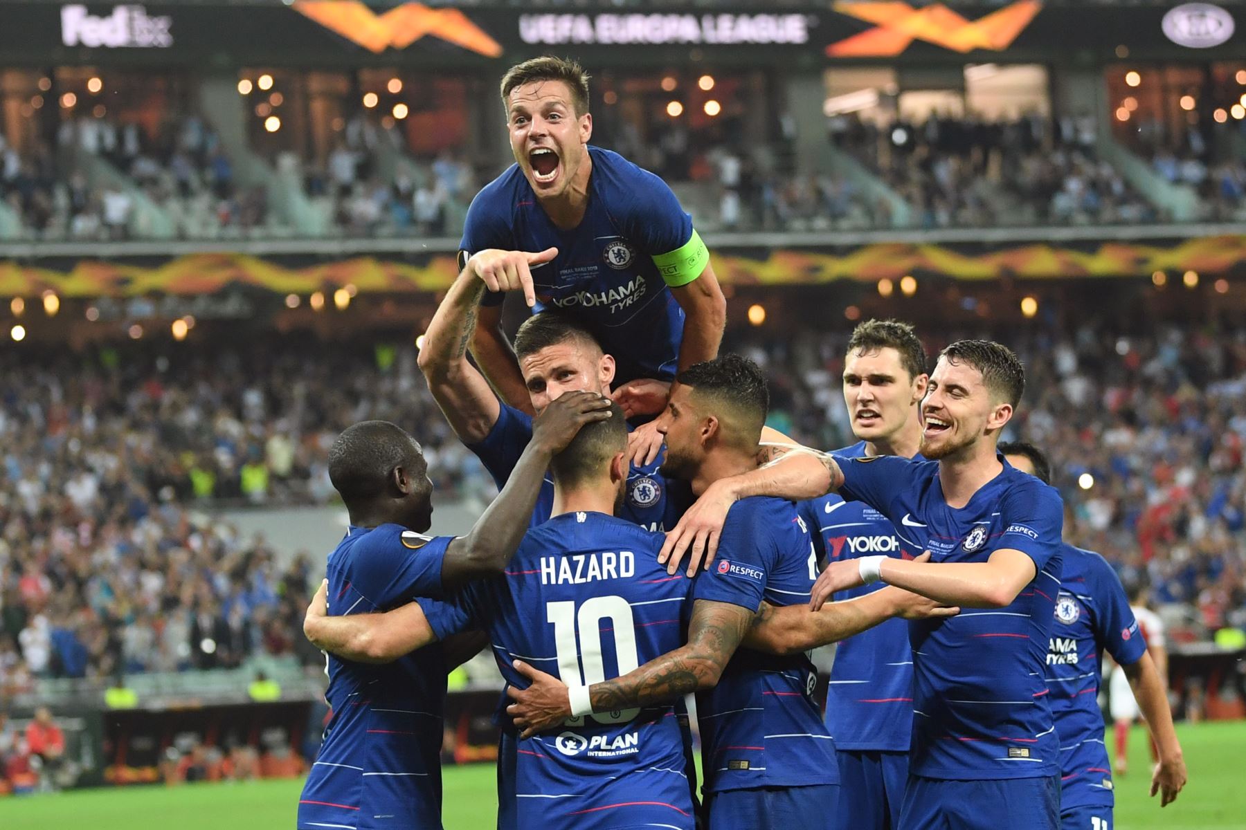 Los jugadores del Chelsea se celebran después de marcar un gol durante el último partido de fútbol de la UEFA Europa League entre el Chelsea FC y el Arsenal FC en el Estadio Olímpico de Bakú en Azerbaiyán.
Foto:AFP