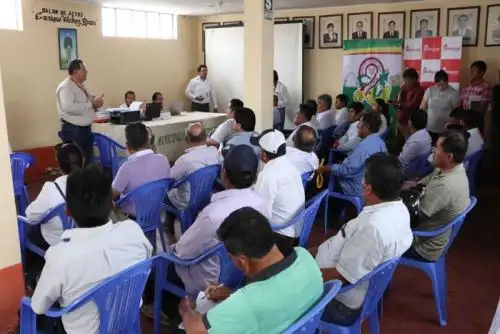 Continuando con la atención descentralizada a las unidades ejecutoras, la Autoridad para la Reconstrucción con Cambios (ARCC) brindó en Piura asistencia técnica a los alcaldes de Cura Mori, Catacaos y Pedregal Grande, con el objetivo de acelerar la ejecución de los proyectos de recuperación de la infraestructura afectada por el Fenómeno de El Niño costero.