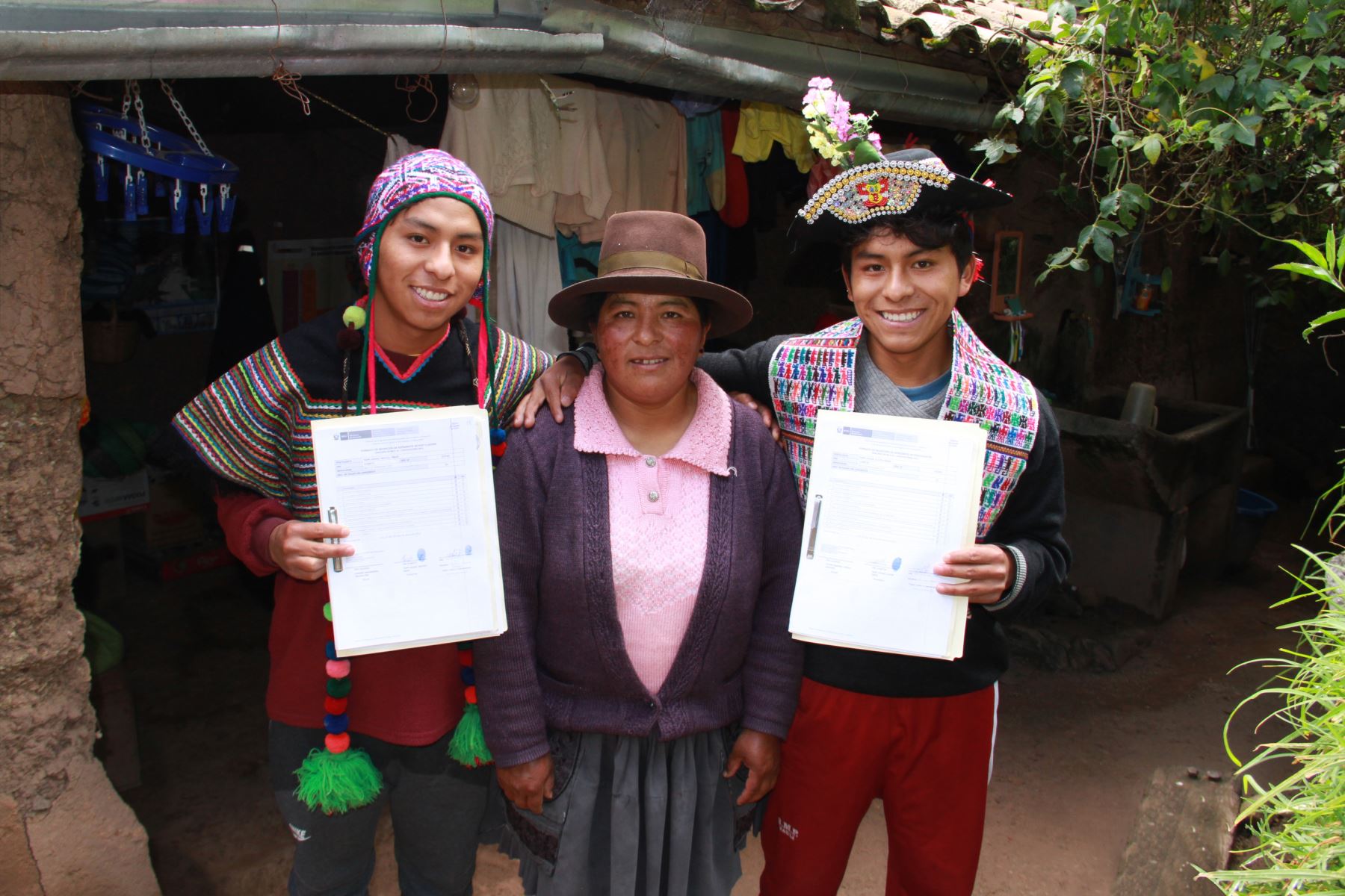 Gemelos de Huancavelica obtienen becas y estudiarán en universidades de Lima gracias a Beca 18.