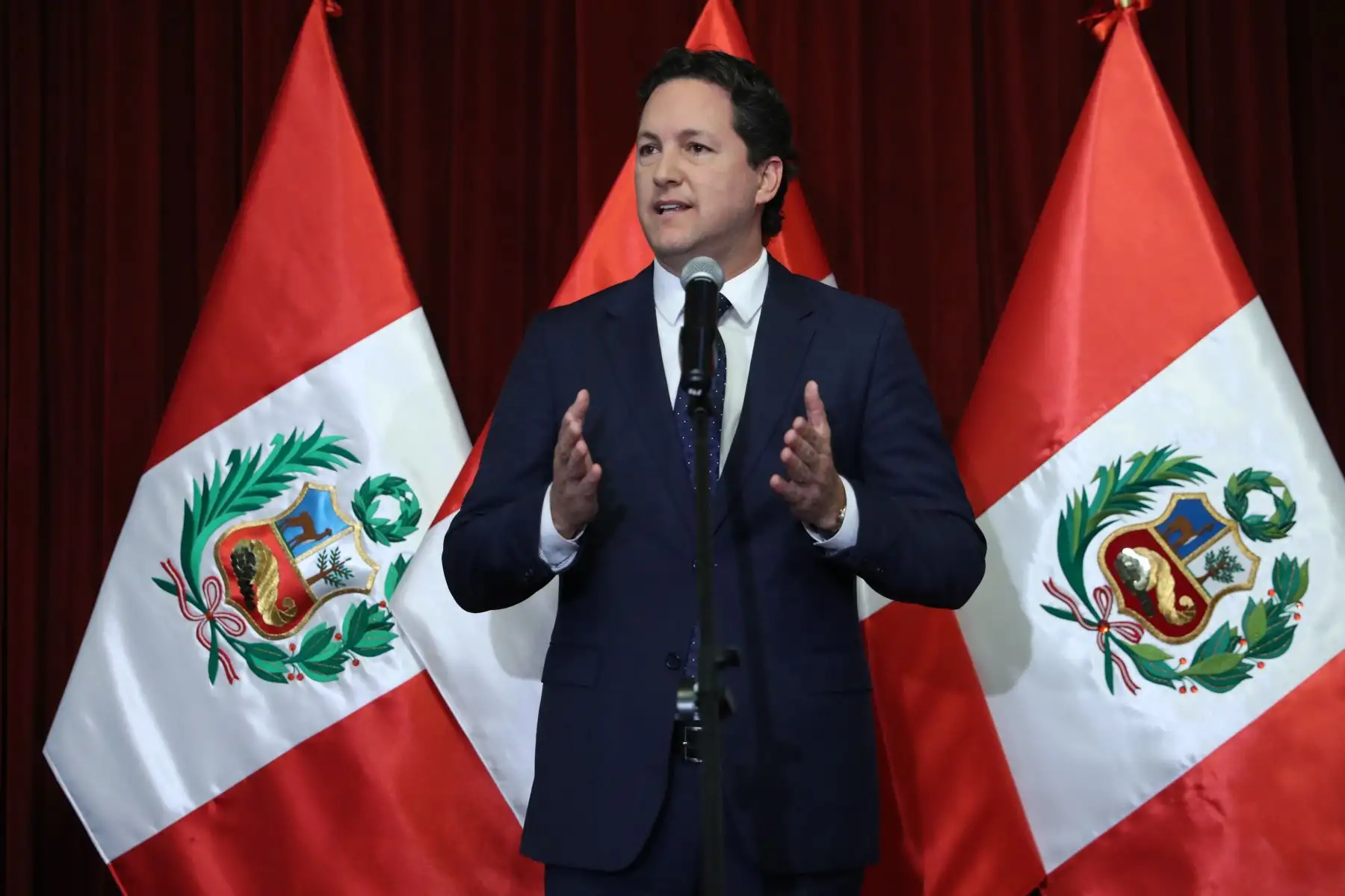 Presidente del Congreso, Daniel Salaverry se pronuncia tras la presentación de la cuestión de confianza presentada por el Ejecutivo. Foto: ANDINA/Melina Mejía