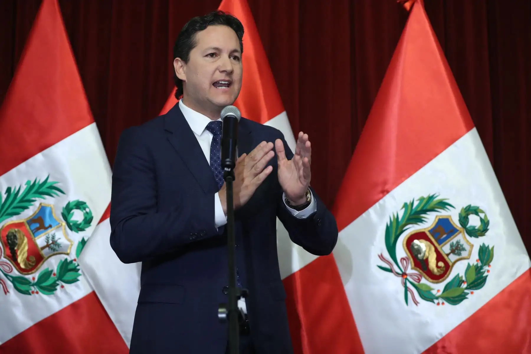 Presidente del Congreso, Daniel Salaverry se pronuncia tras la presentación de la cuestión de confianza presentada por el Ejecutivo. Foto: ANDINA/Melina Mejía