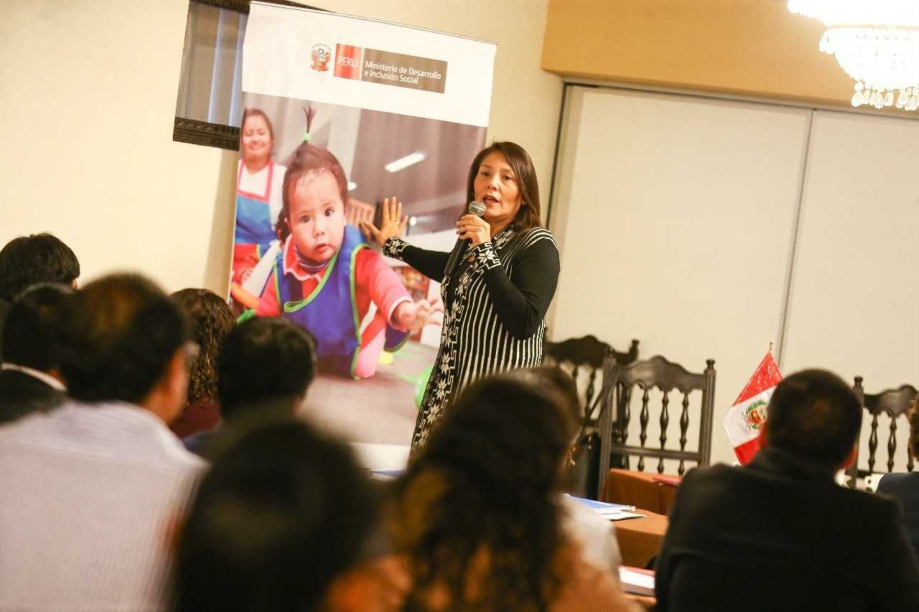 Ministra Bustamante los instó a asumir cada intervención de programas sociales como si atendieran a sus hijos. Foto: ANDINA/Midis.