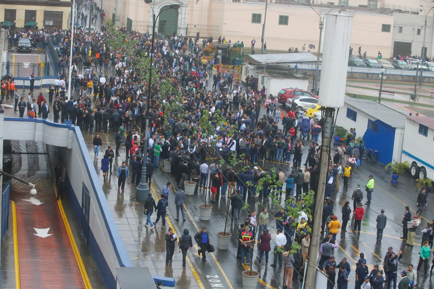 Simulacro de sismo en el centro de Lima. Foto: ANDINA/Vidal Tarqui Simulacro de sismo en el centro de Lima. Foto: ANDINA/Vidal Tarqui